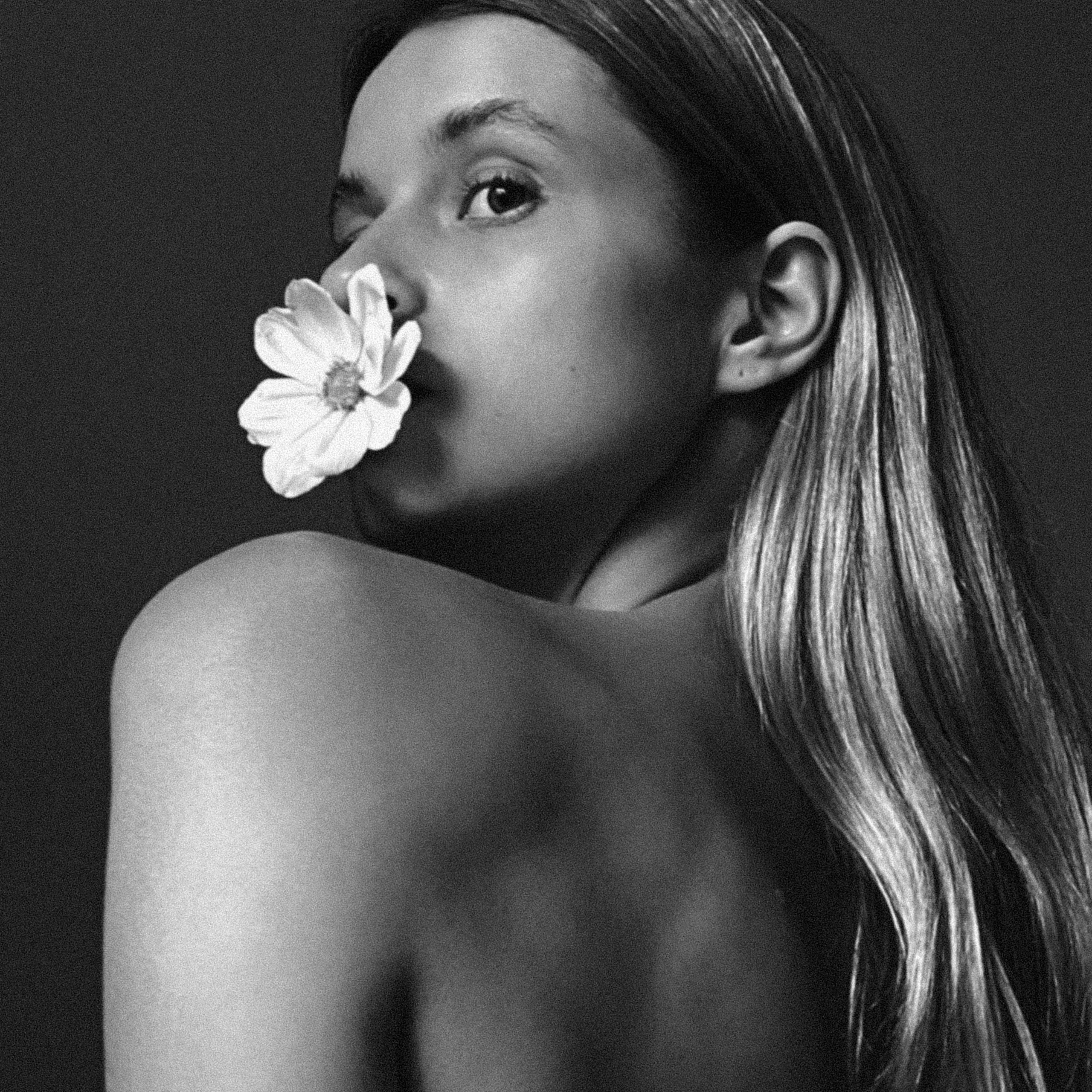 Контакты. Фотограф в Москве и Сургуте Алла Лесовая. Снимаю каталог для брендов и индивидуальные портреты для людей