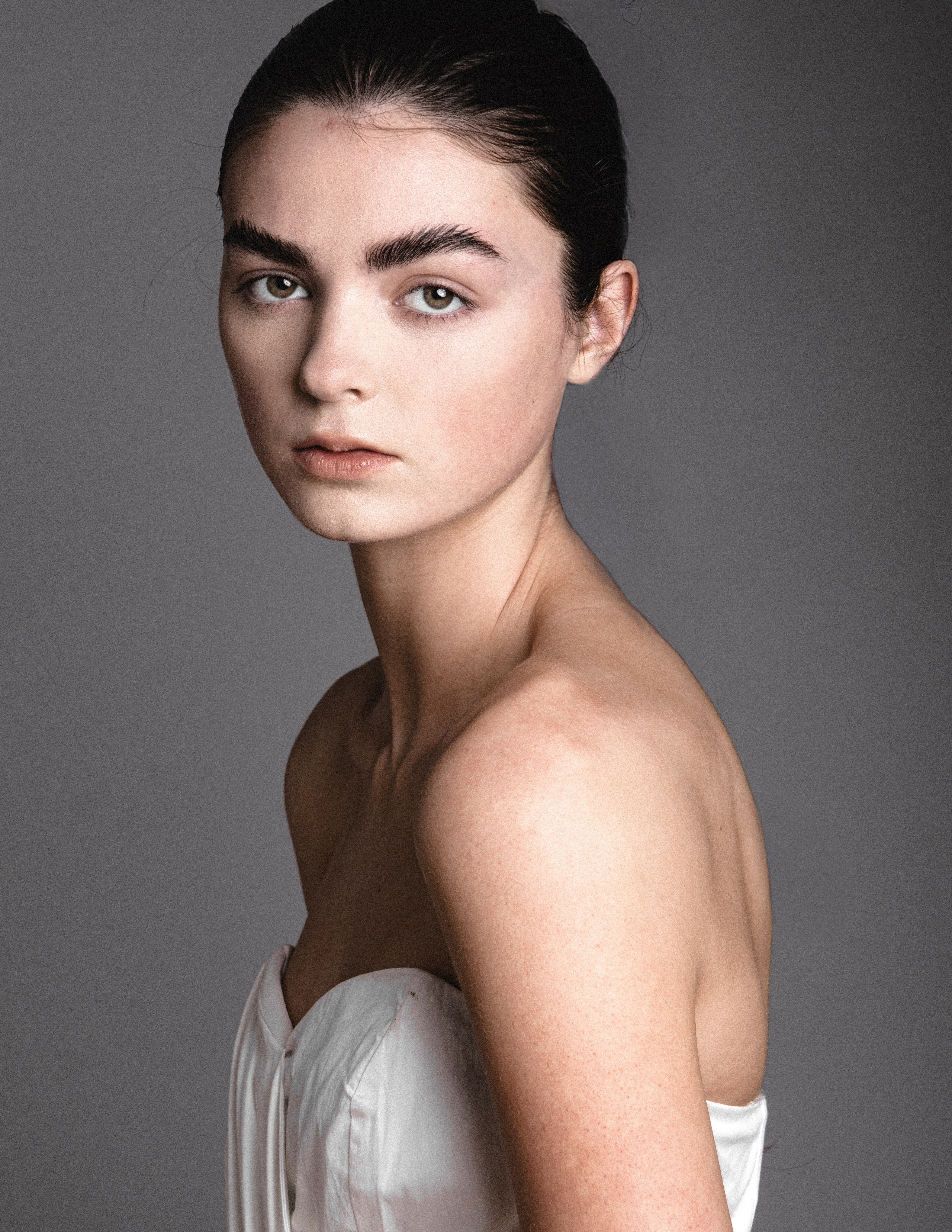 Olivia. Axis model management