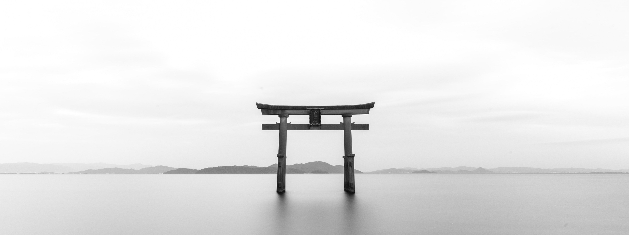 Контакты. Предметный фотограф Артём Йома