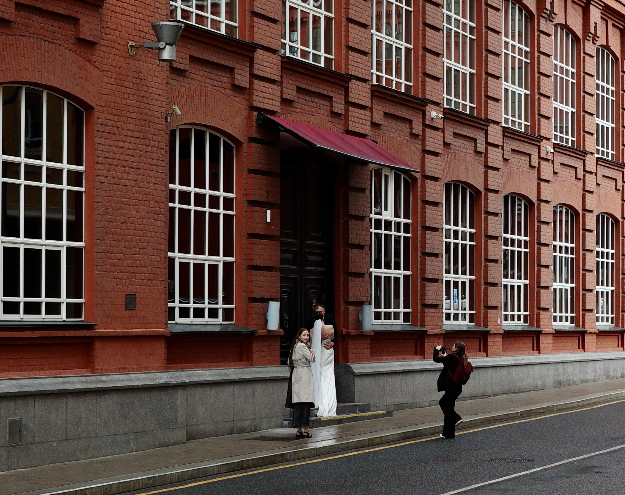 Красный Октябрь: от шоколадной фабрики до популярного арт-пространства, уличного искусства и киберпанка. Проект «Фотокладовка»: блог уличной фотографии в формате street photo