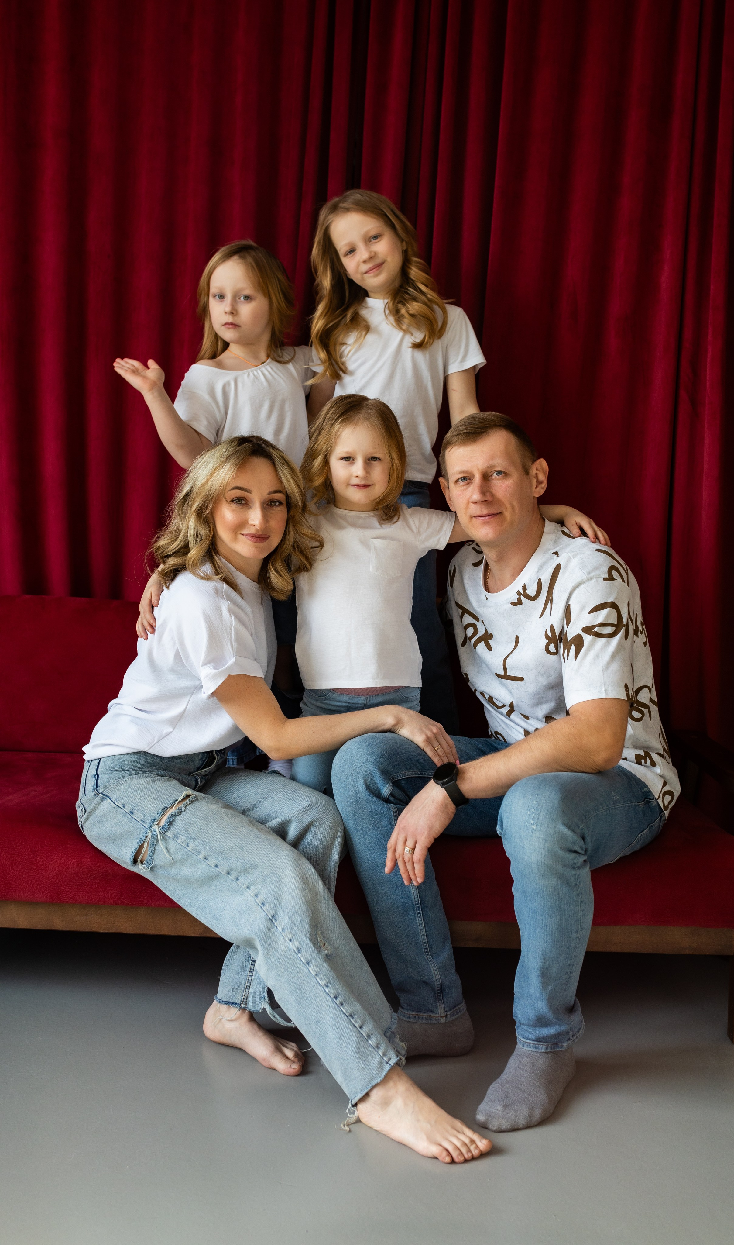 Семейная фотосессия в студии. Фотостудия Шева Липецк. Фотограф Липецк. Большая семейная фотосессия