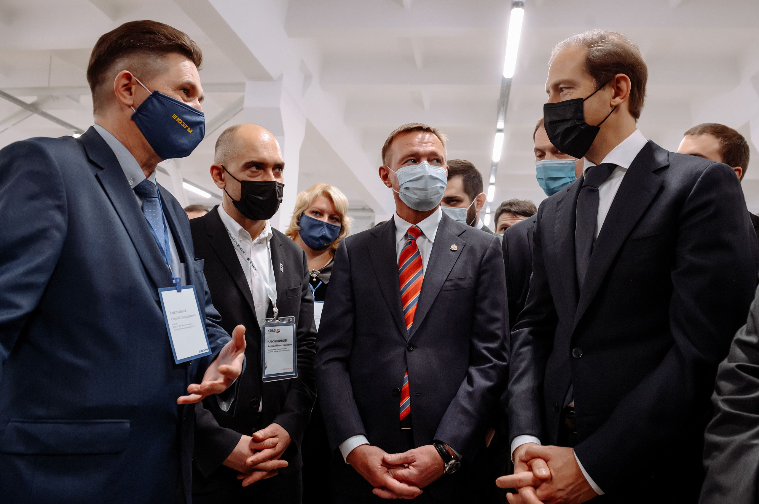 Визит министра промышленности и торговли на завод КЭАЗ. Репортажный и свадебный фотограф в Курске Борис Захарчук