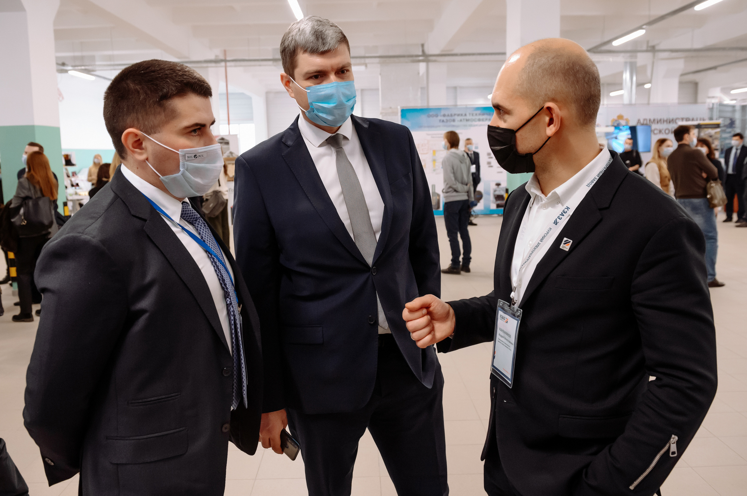 Визит министра промышленности и торговли на завод КЭАЗ. Репортажный и свадебный фотограф в Курске Борис Захарчук