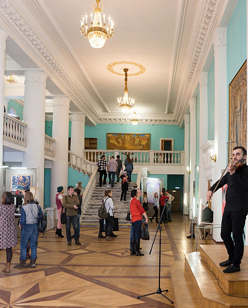 Moving Gallery. Artist Oleg Semenovykh