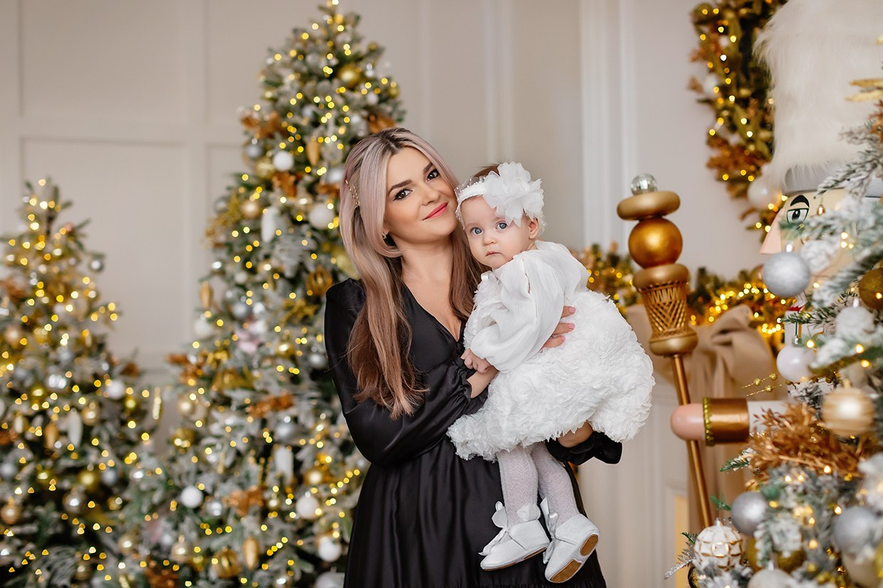 Новогодняя семейная фотосессия в зале Милан. Детский и семейный фотограф в Екатеринбурге