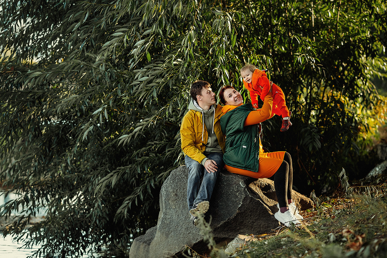 Семейные осенние фотографии в парке-дендрарии. Детский и семейный фотограф в Екатеринбурге