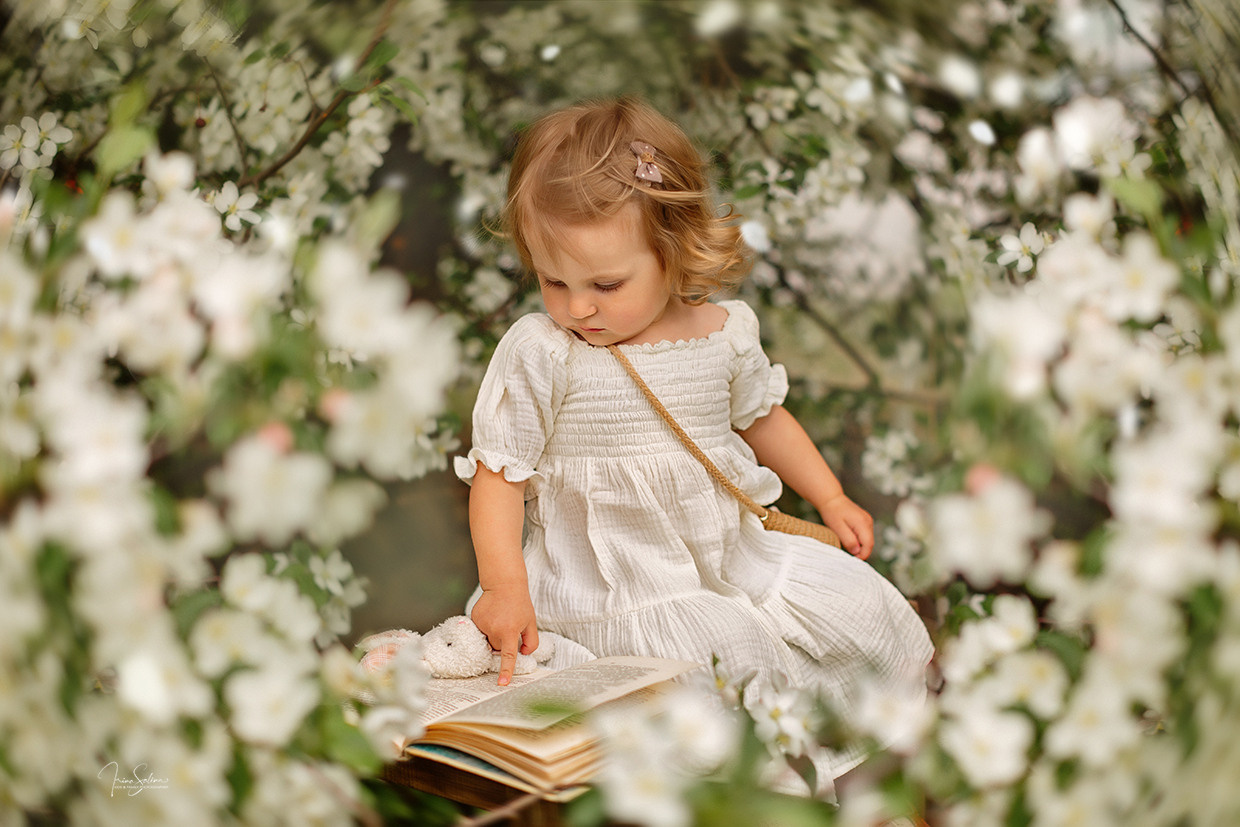 Детская фотосессия в яблонях. Детский и семейный фотограф в Екатеринбурге