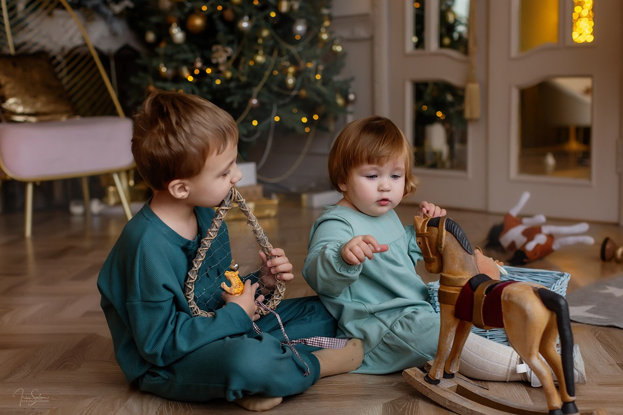 Детская фотосессия в новогодней фотостудии Квартира 9. Детский и семейный фотограф в Екатеринбурге