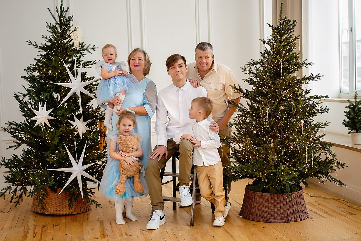 Фотосессия Большой семьи в фотостудии Svet. Детский и семейный фотограф в Екатеринбурге