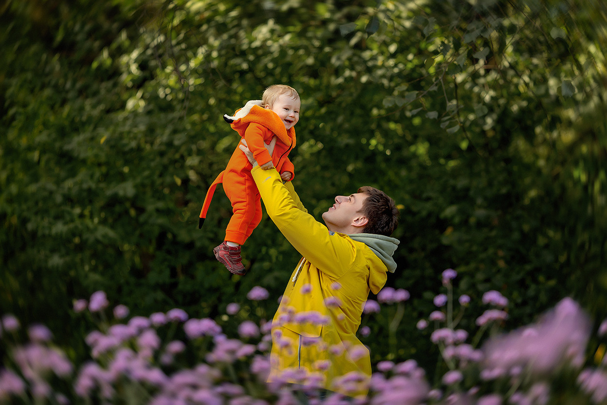 Семейные осенние фотографии в парке-дендрарии. Детский и семейный фотограф в Екатеринбурге