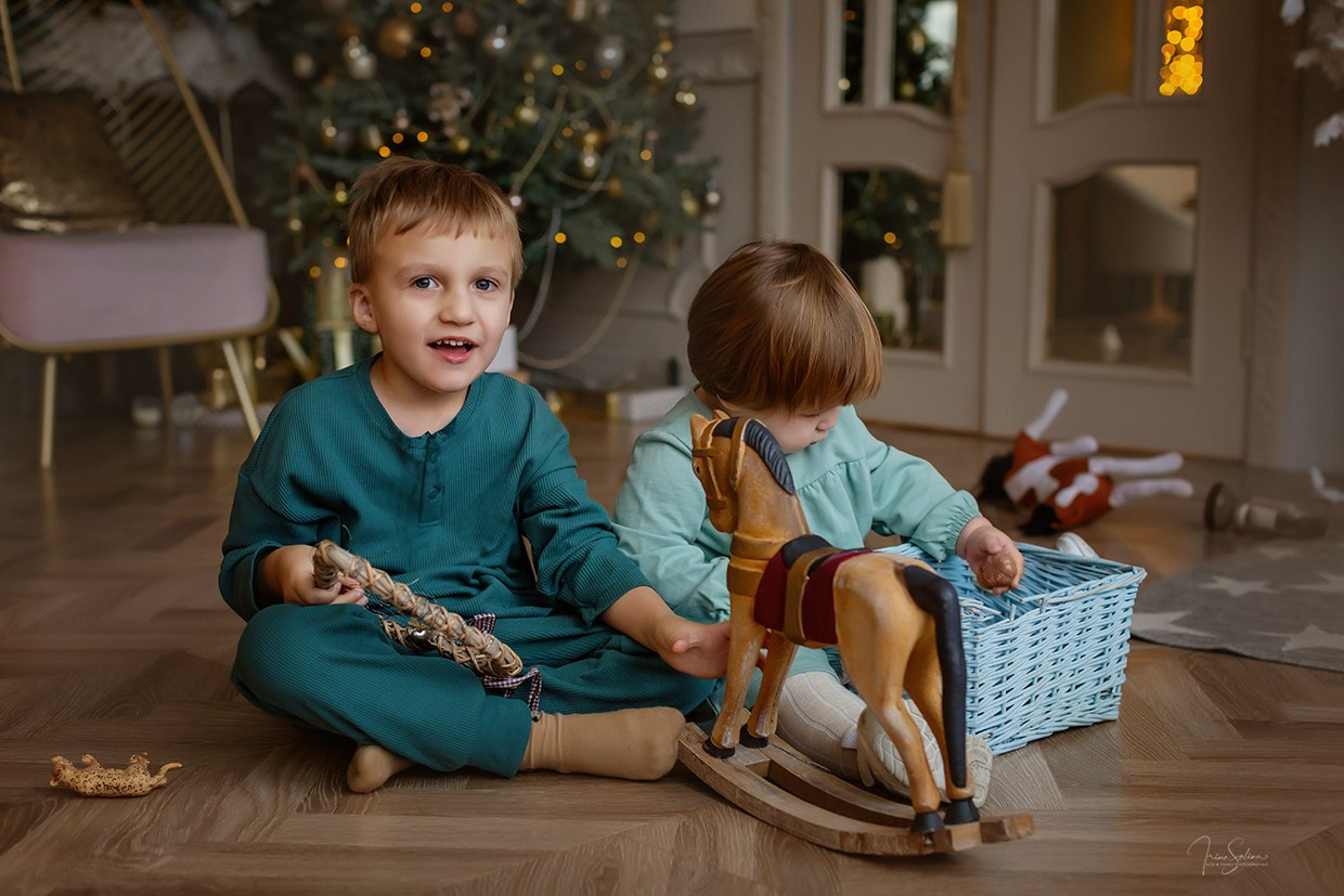 Детская фотосессия в новогодней фотостудии Квартира 9. Детский и семейный фотограф в Екатеринбурге