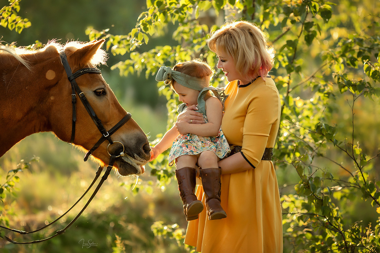 Семейная фотосессия и лошадки. Детский и семейный фотограф в Екатеринбурге