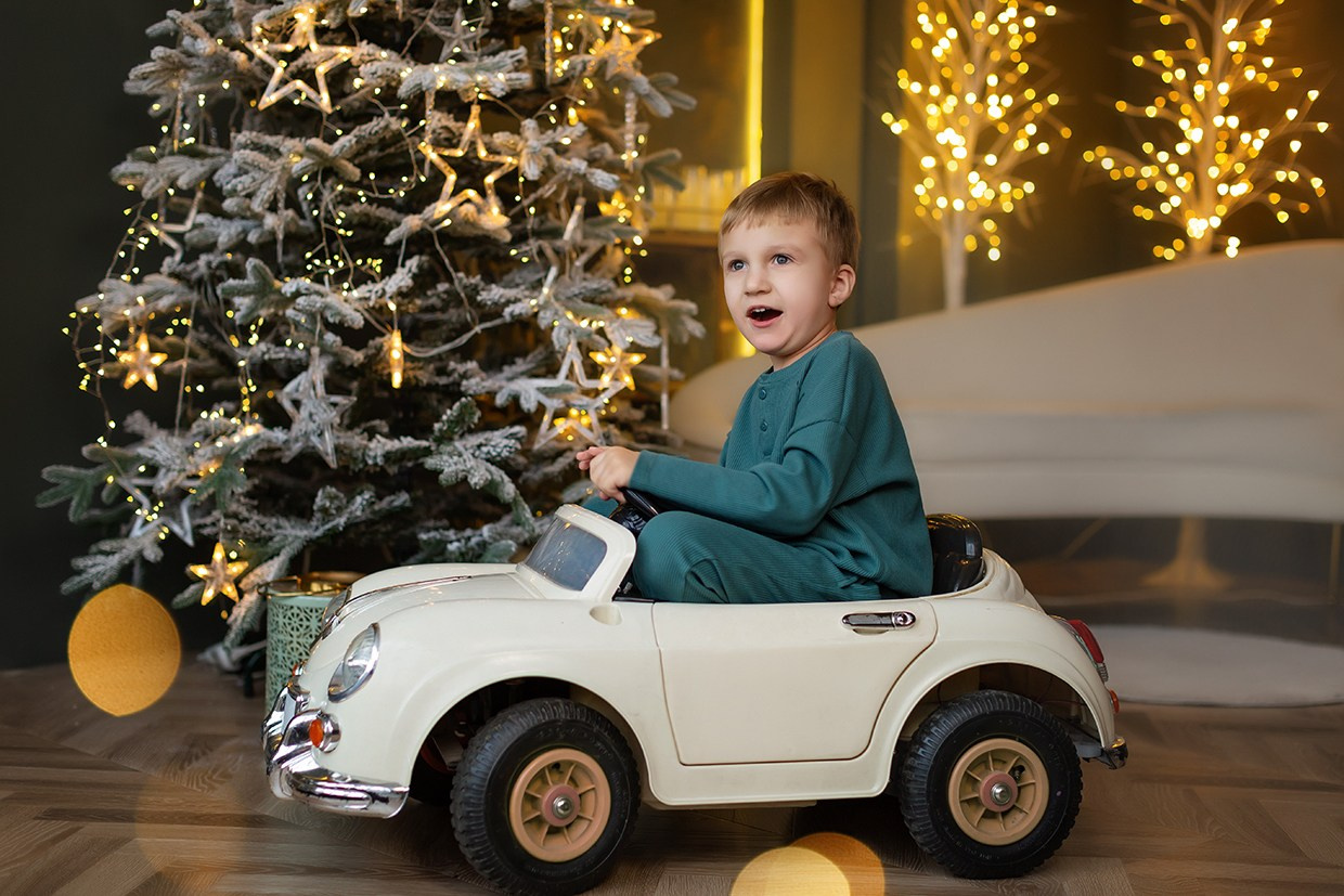 Детская фотосессия в новогодней фотостудии Квартира 9. Детский и семейный фотограф в Екатеринбурге