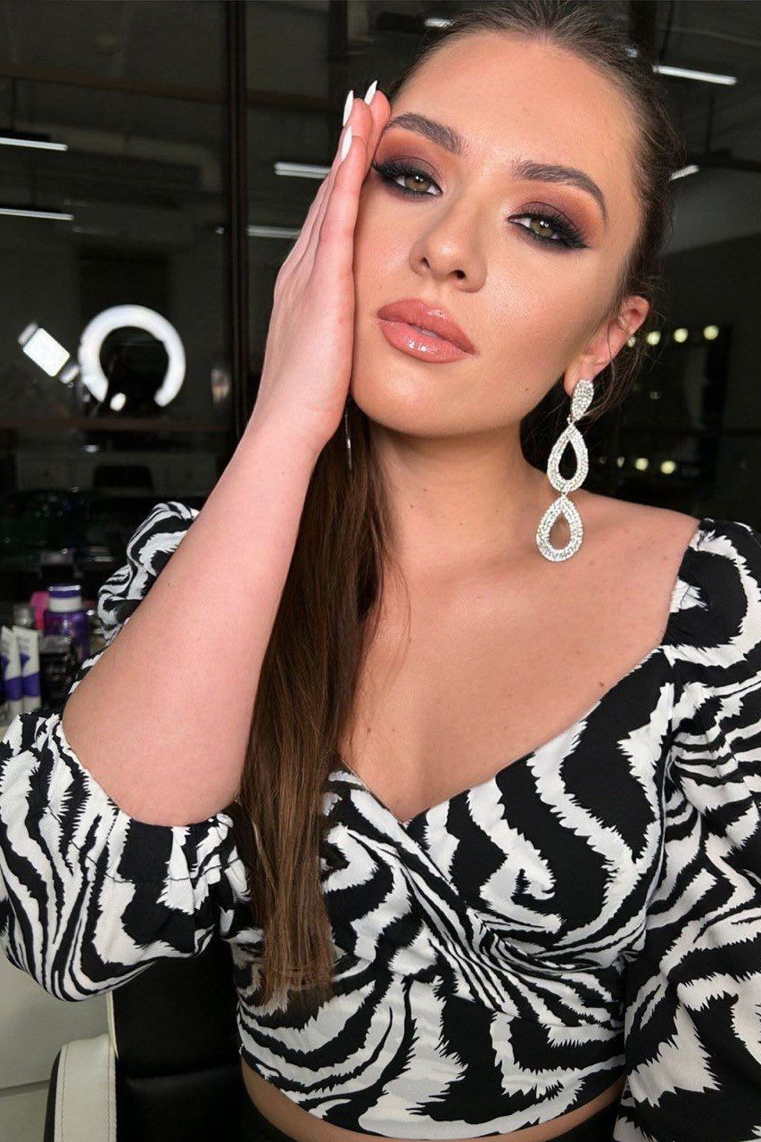 Стилист, визажист Яна Кондратенко