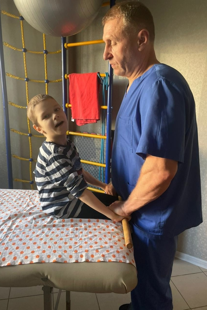 Специалист по адаптивной физкультуре Алексей Васильевич Ермаков