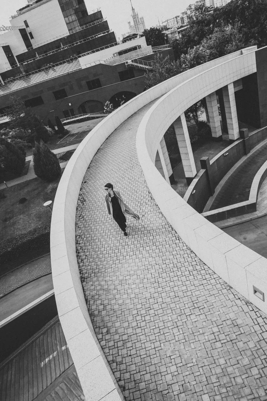 Семейная фотосессия около дома музыки в Москве