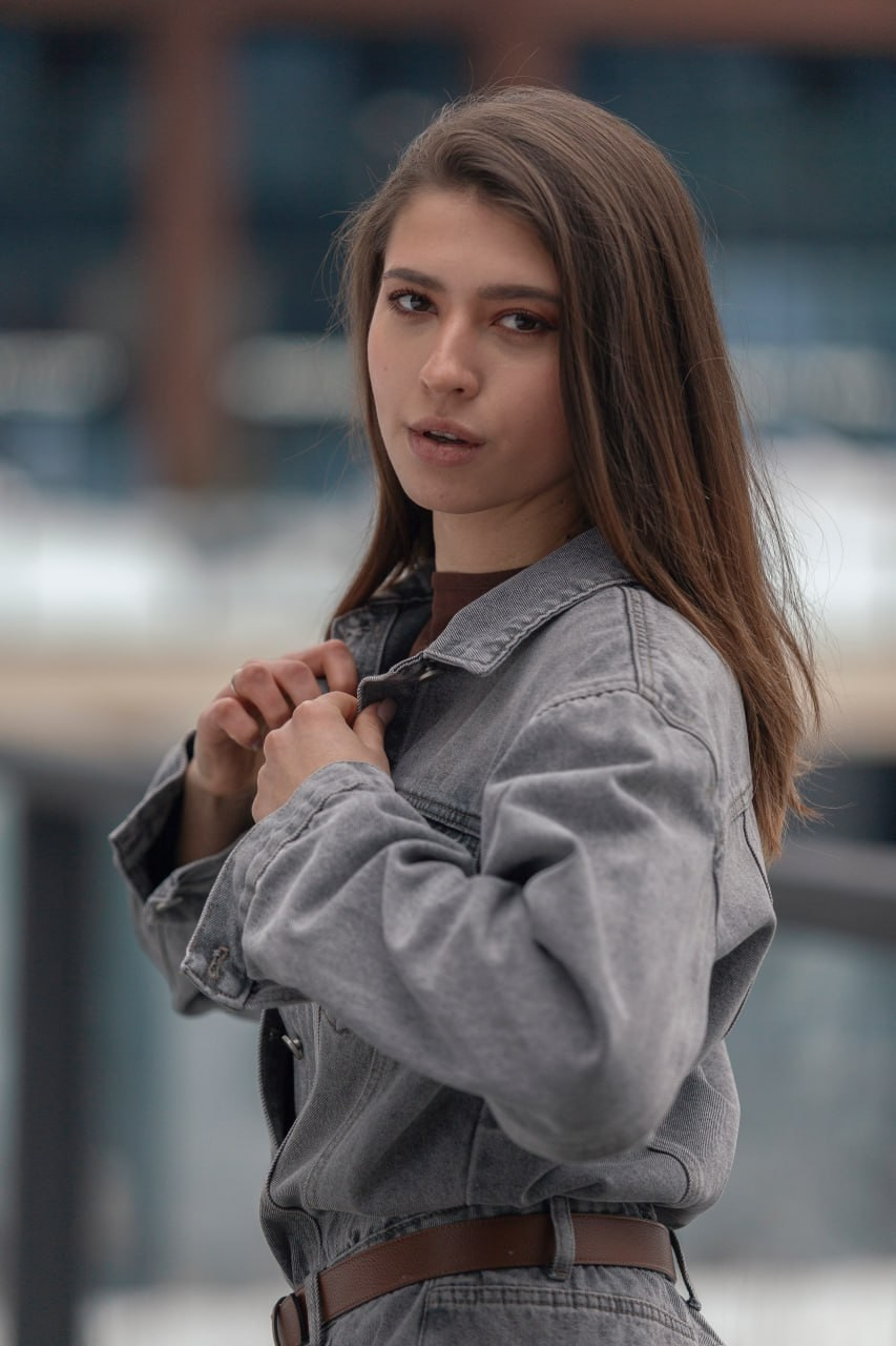 Стрит-фотосессия девушки в ЖК Садовые кварталы Хамовники