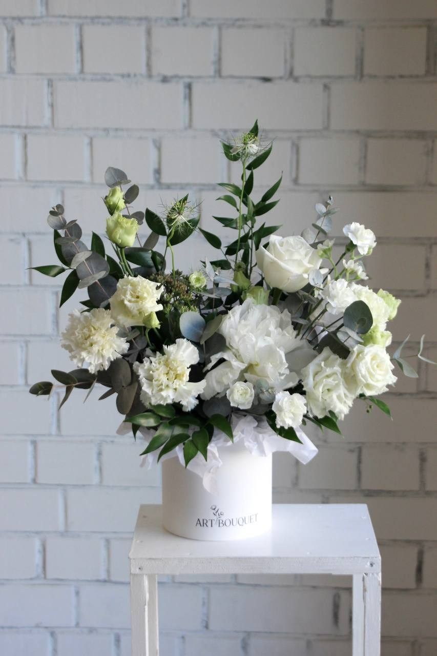 Бело-зеленая. Арт Букет- цветочный дом в Челябинске и Ревде