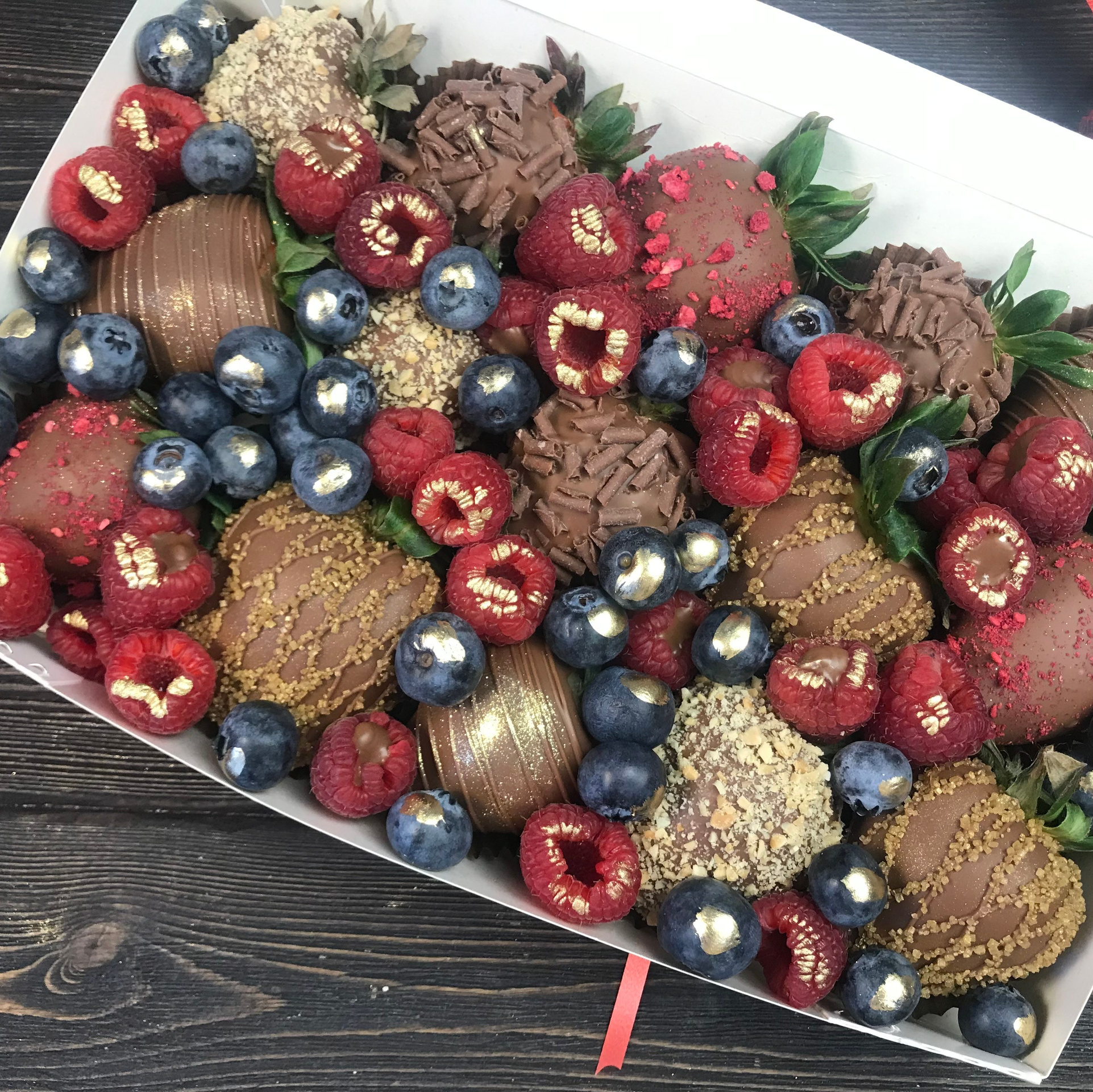 Наборы из клубники в шоколаде Сургут. Клубника в шоколаде в Сургуте