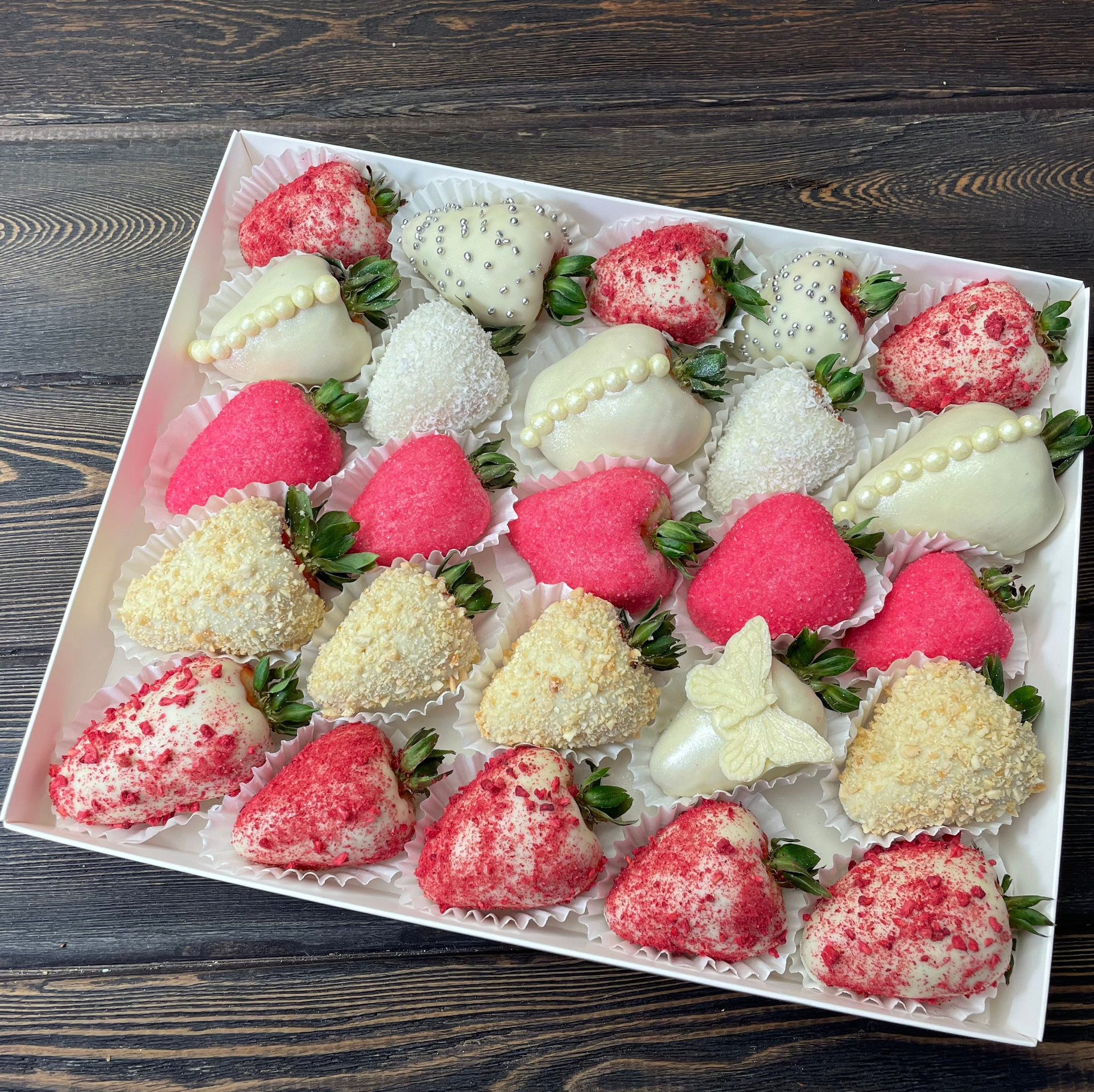 Наборы из клубники в шоколаде Сургут. Клубника в шоколаде в Сургуте