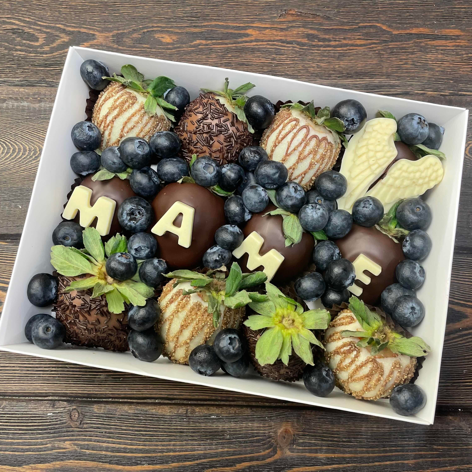 Наборы из клубники в шоколаде Сургут. Клубника в шоколаде в Сургуте