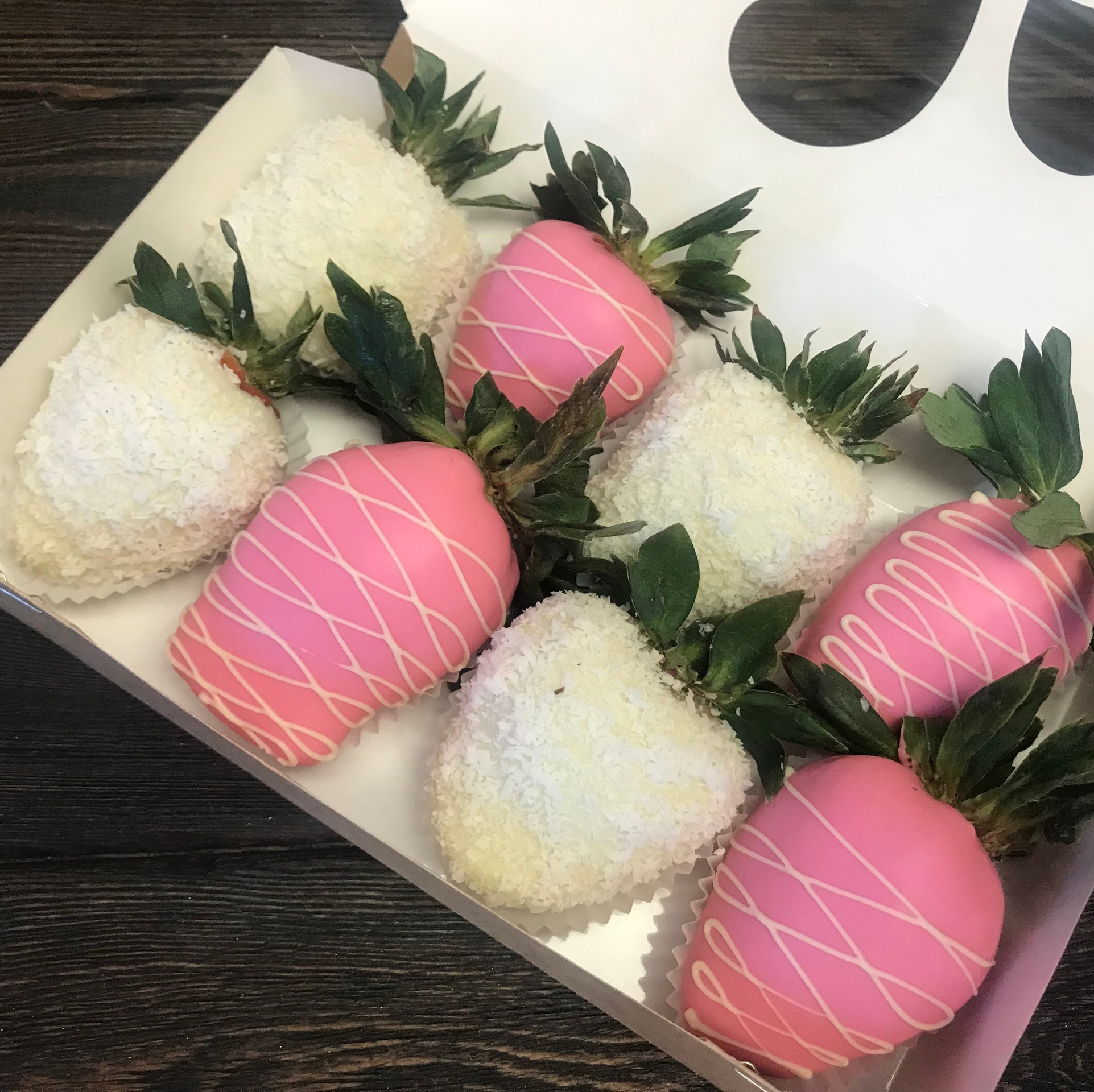 Наборы из клубники в шоколаде Сургут. Клубника в шоколаде в Сургуте