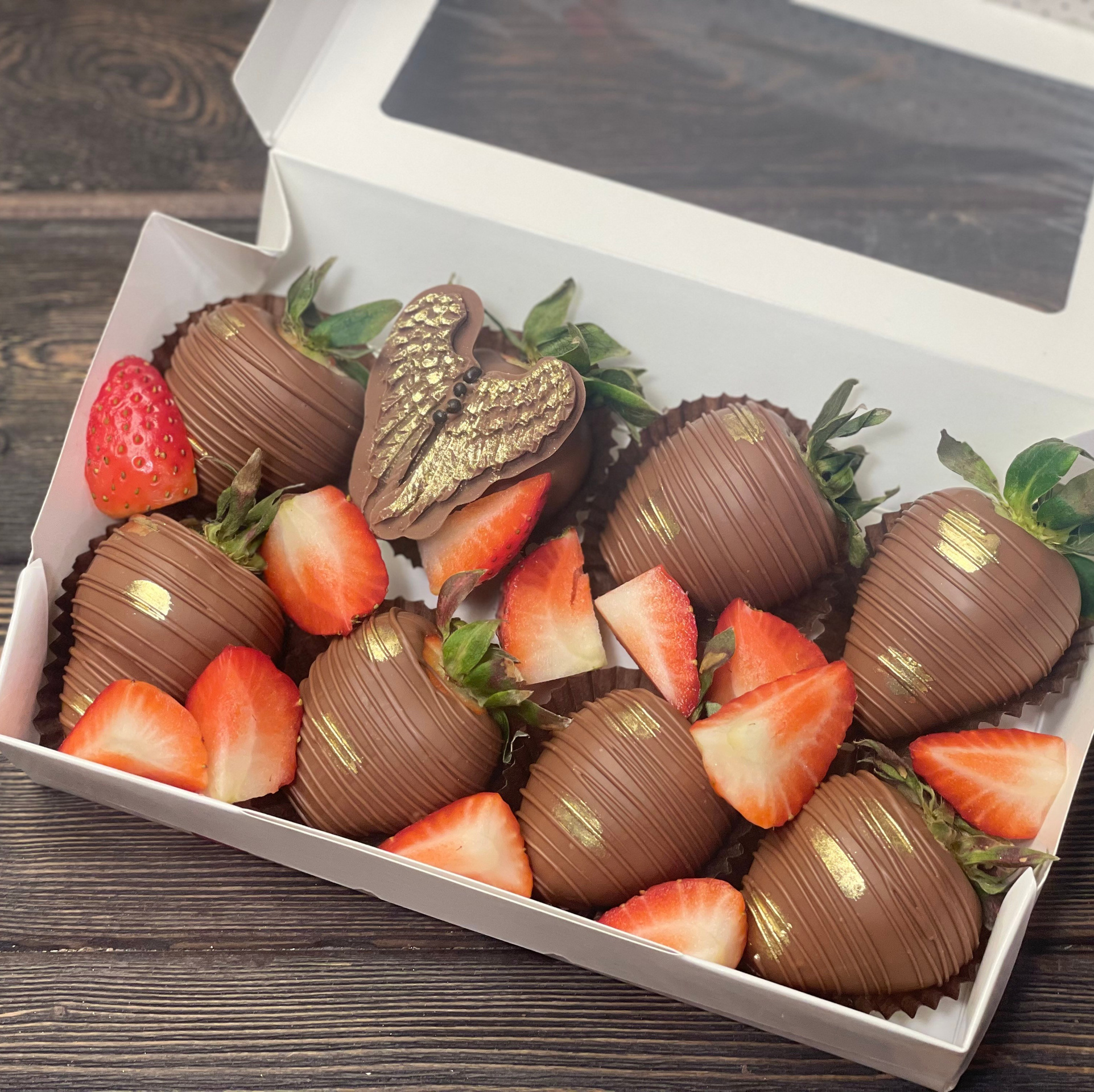 Наборы из клубники в шоколаде Сургут. Клубника в шоколаде в Сургуте