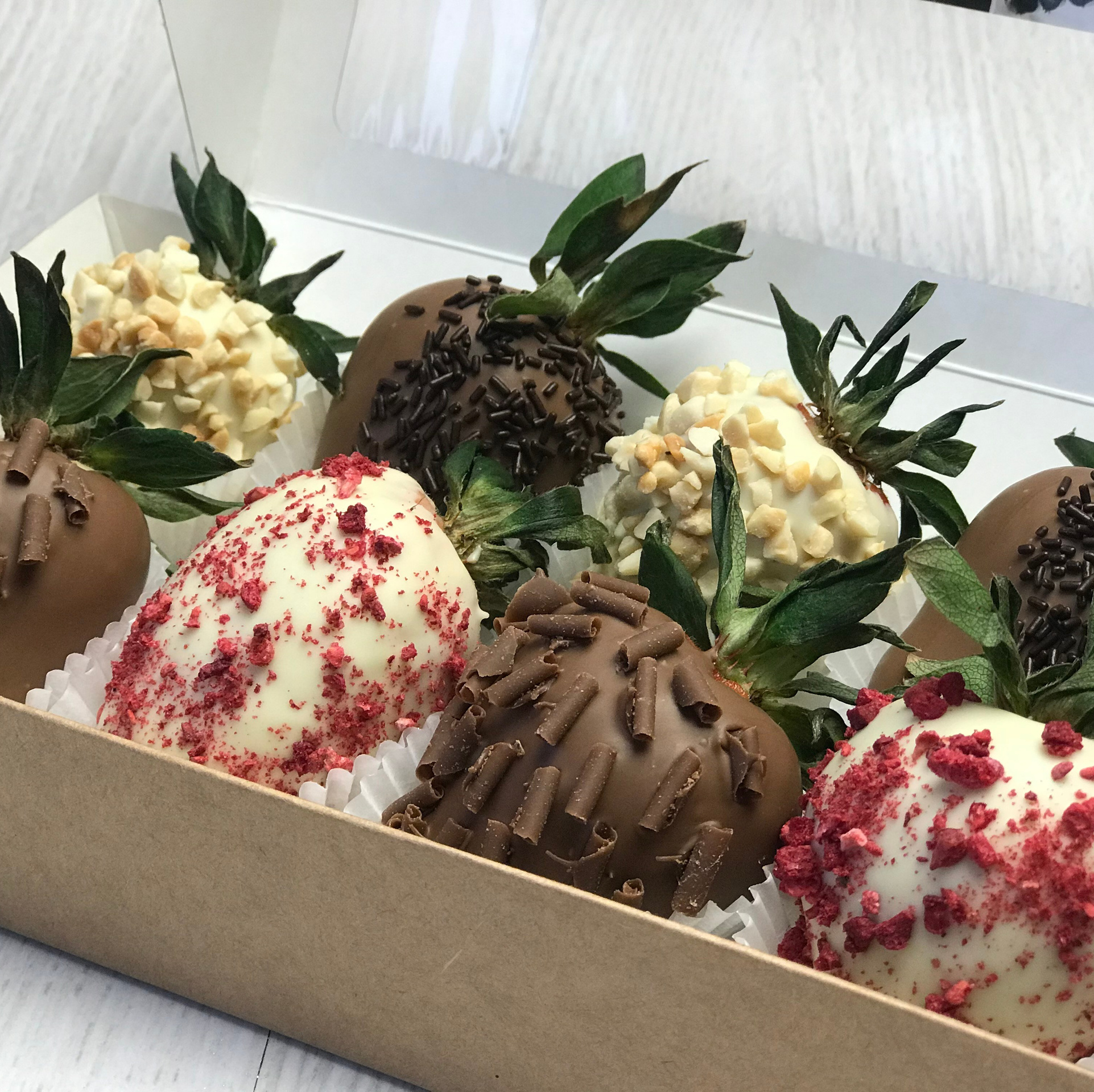 Наборы из клубники в шоколаде Сургут. Клубника в шоколаде в Сургуте