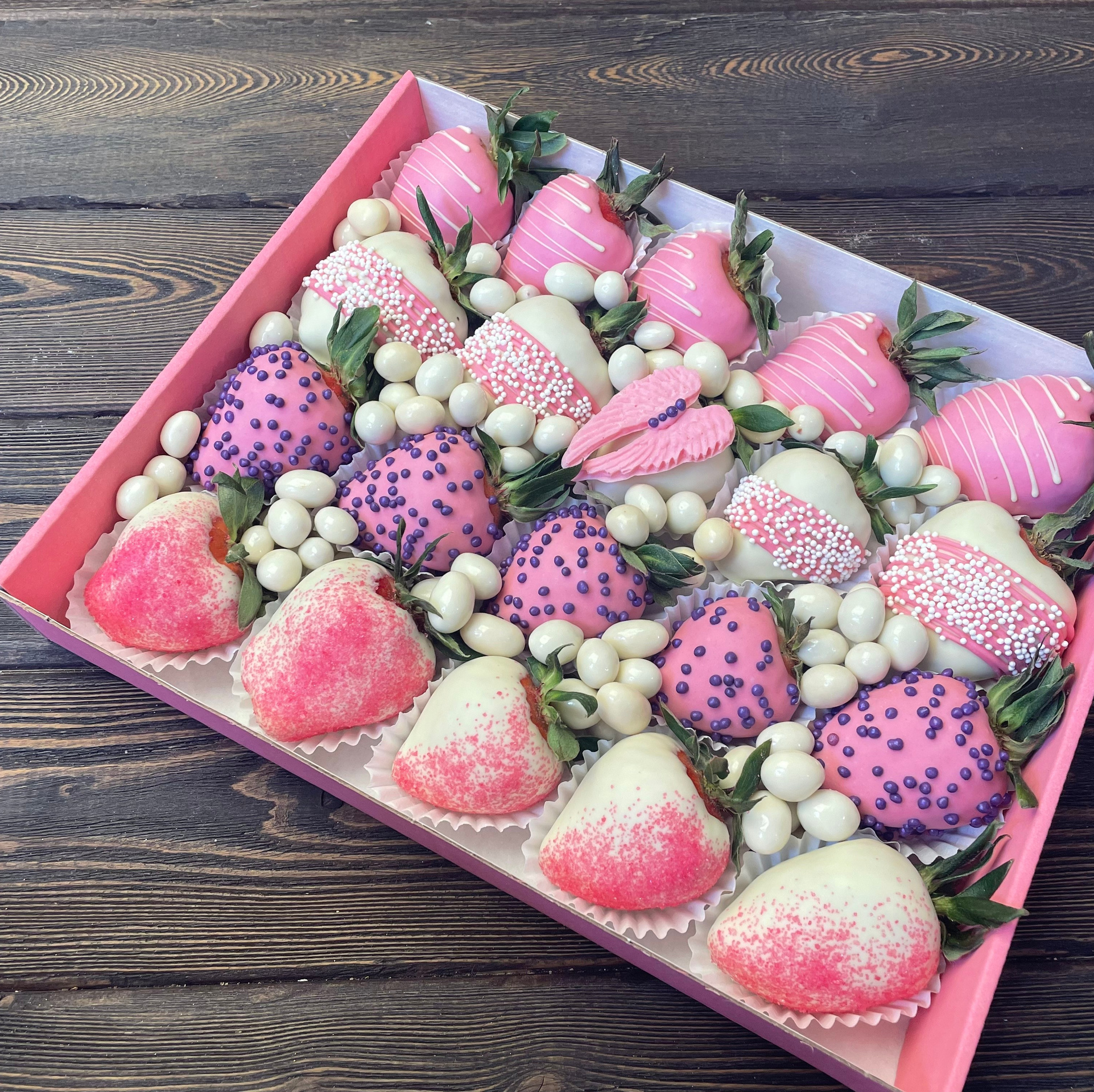 Наборы из клубники в шоколаде Сургут. Клубника в шоколаде в Сургуте