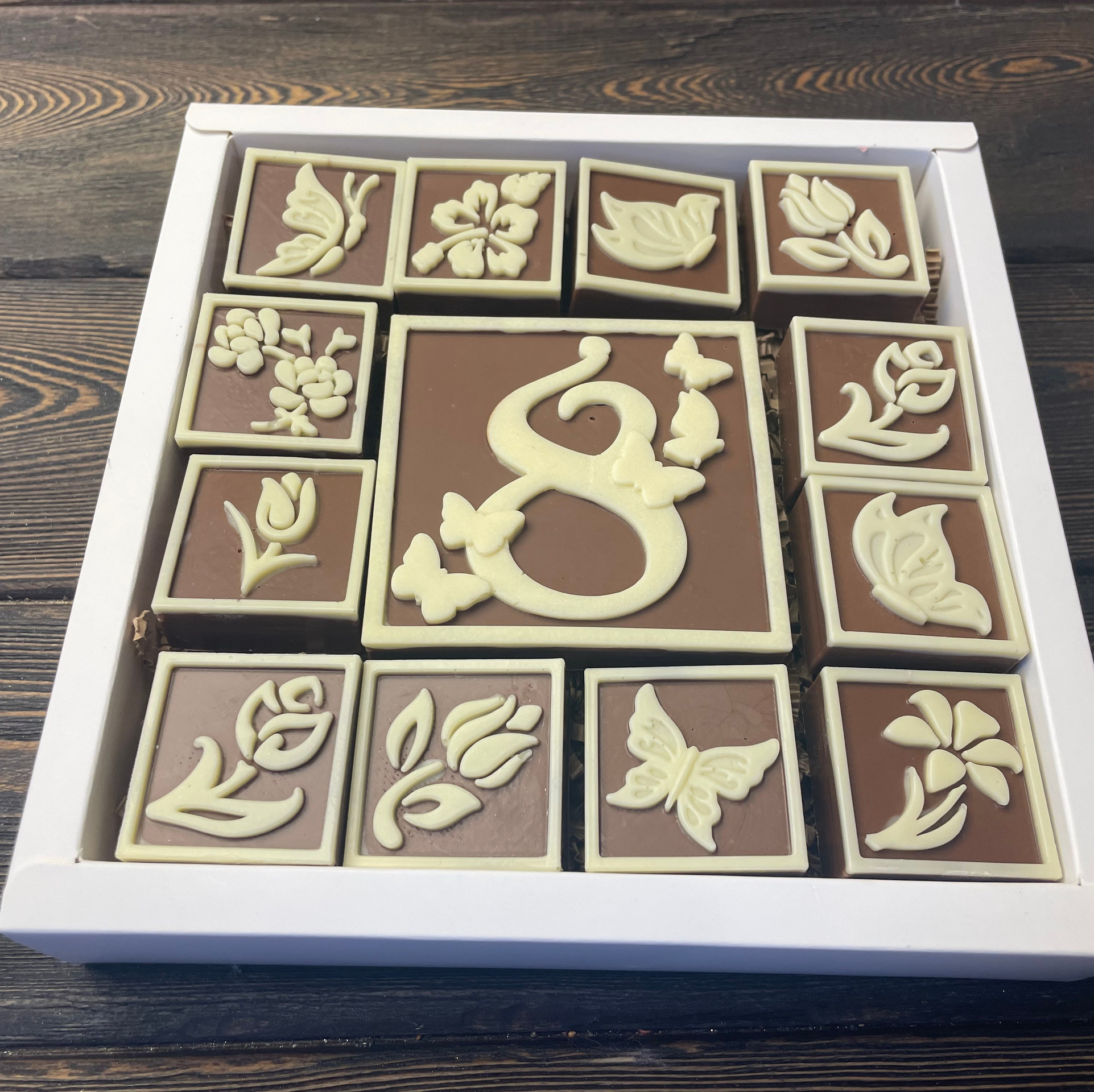 Фантазийный шоколад Сургут. Клубника в шоколаде в Сургуте