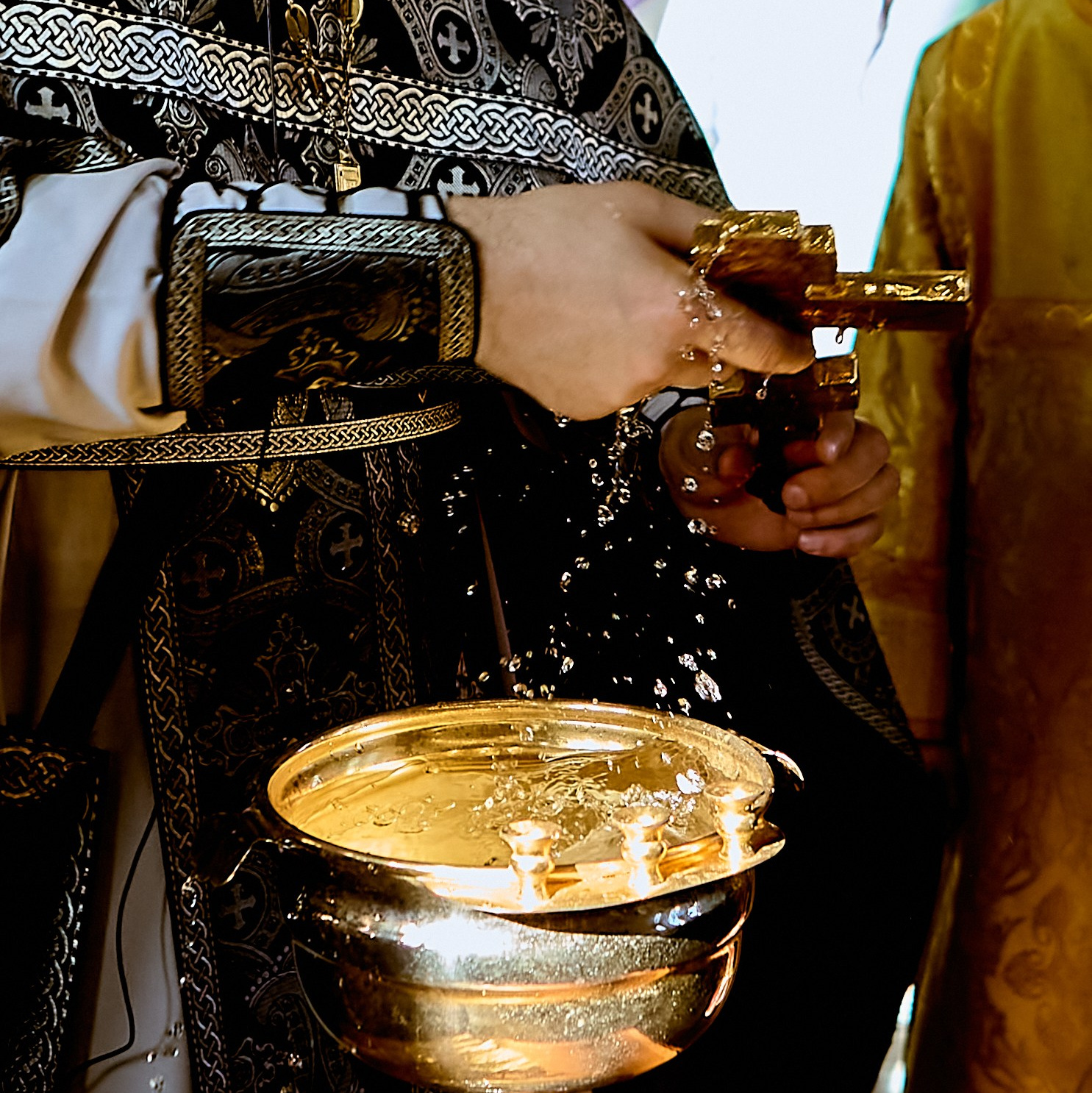Фотографии в храме в воскресение на богослужении