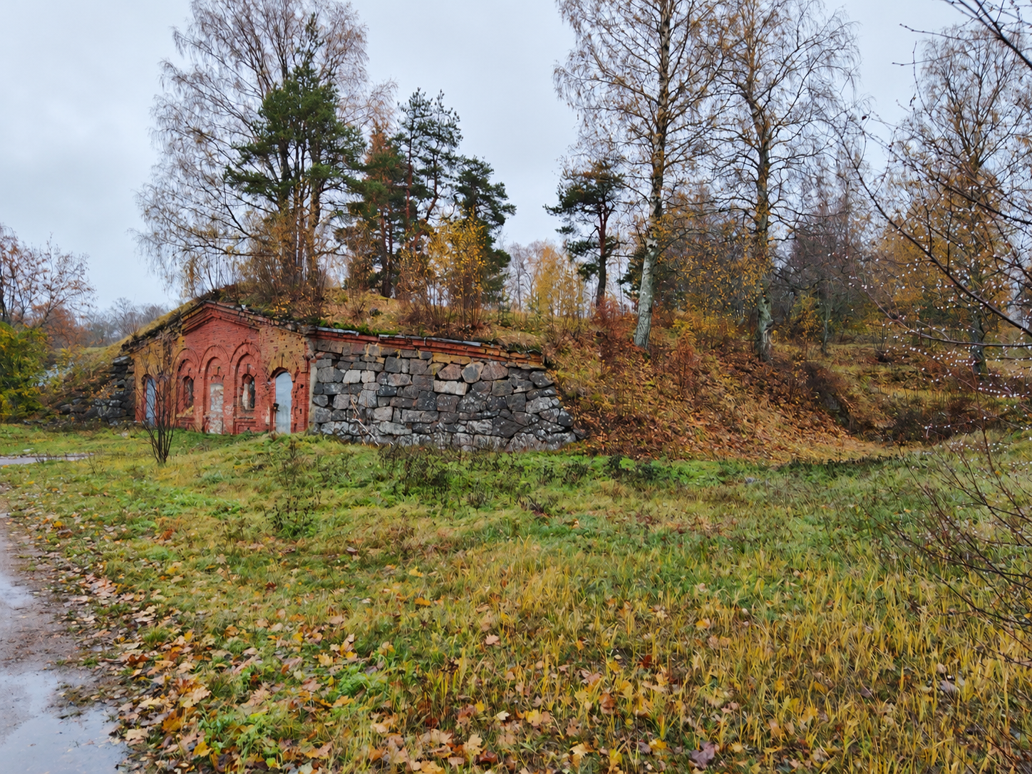 Форт Тронгзунд в осеннем пейзаже