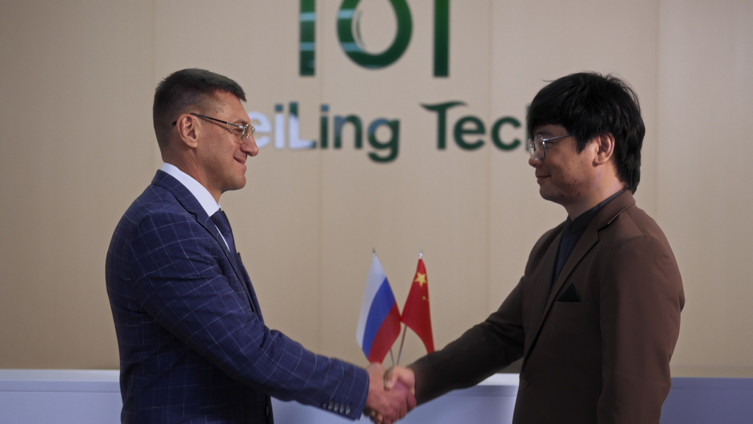 Корпоративные фильмы и презентации. Заказать видео о компании. Видеосъемка — Продакшн полного цикла — Услуги видеооператора в Пензе