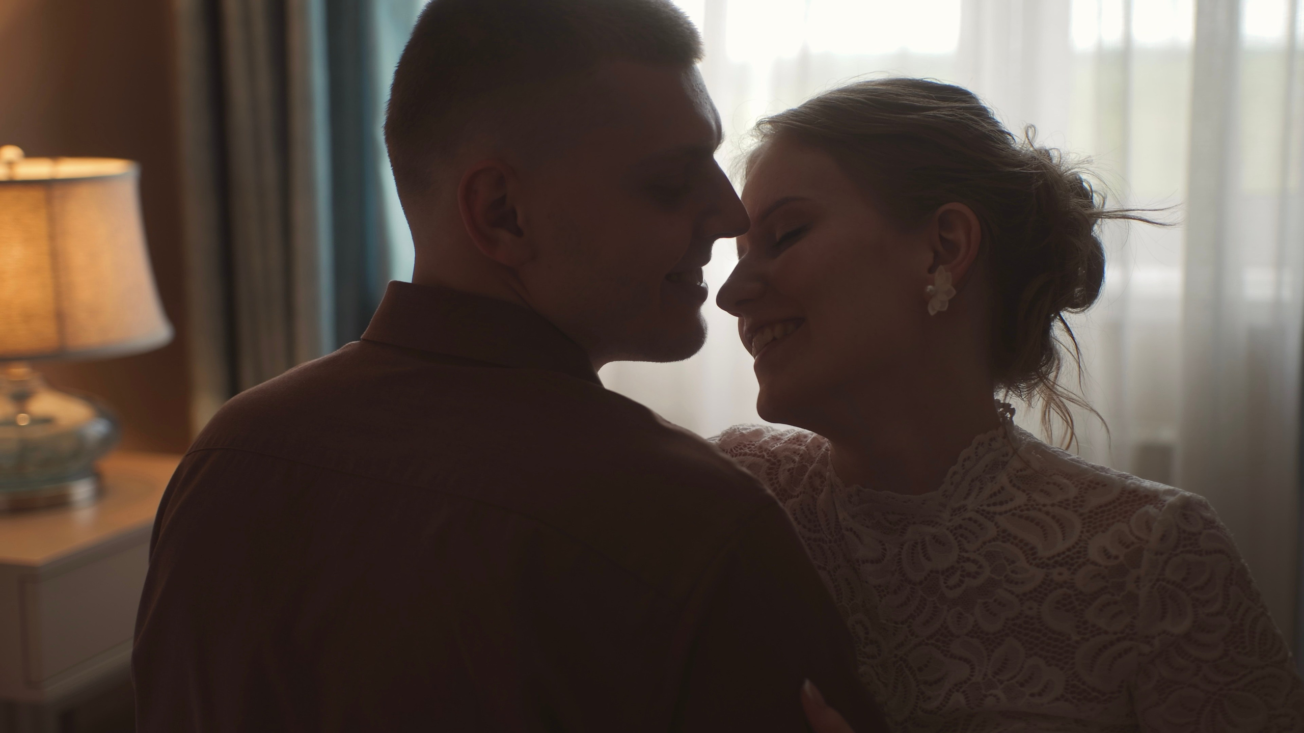 Контакты. Свадебный видеограф Алина Лаврентьева в Москве и Саратове