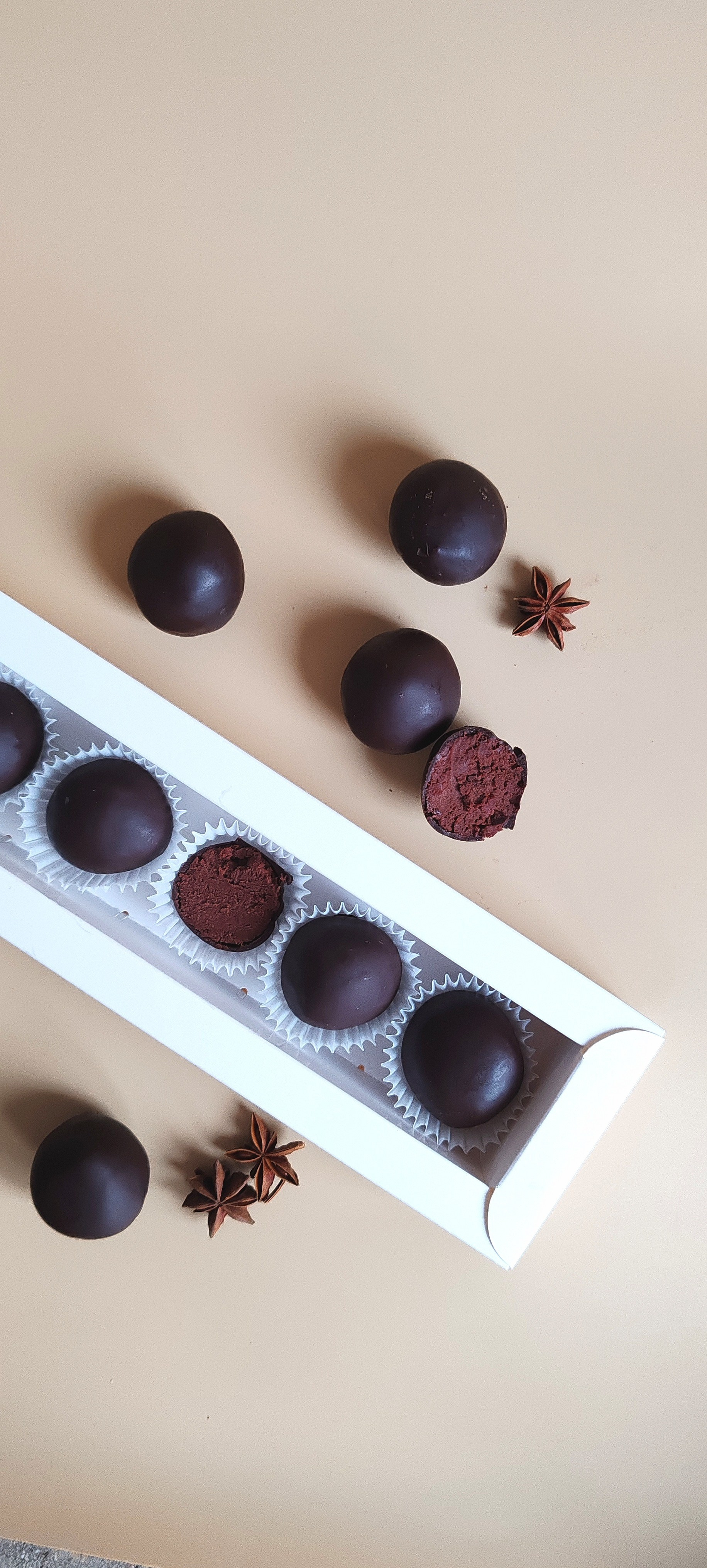 Белковый брауни с черной смородиной. Чисто поле