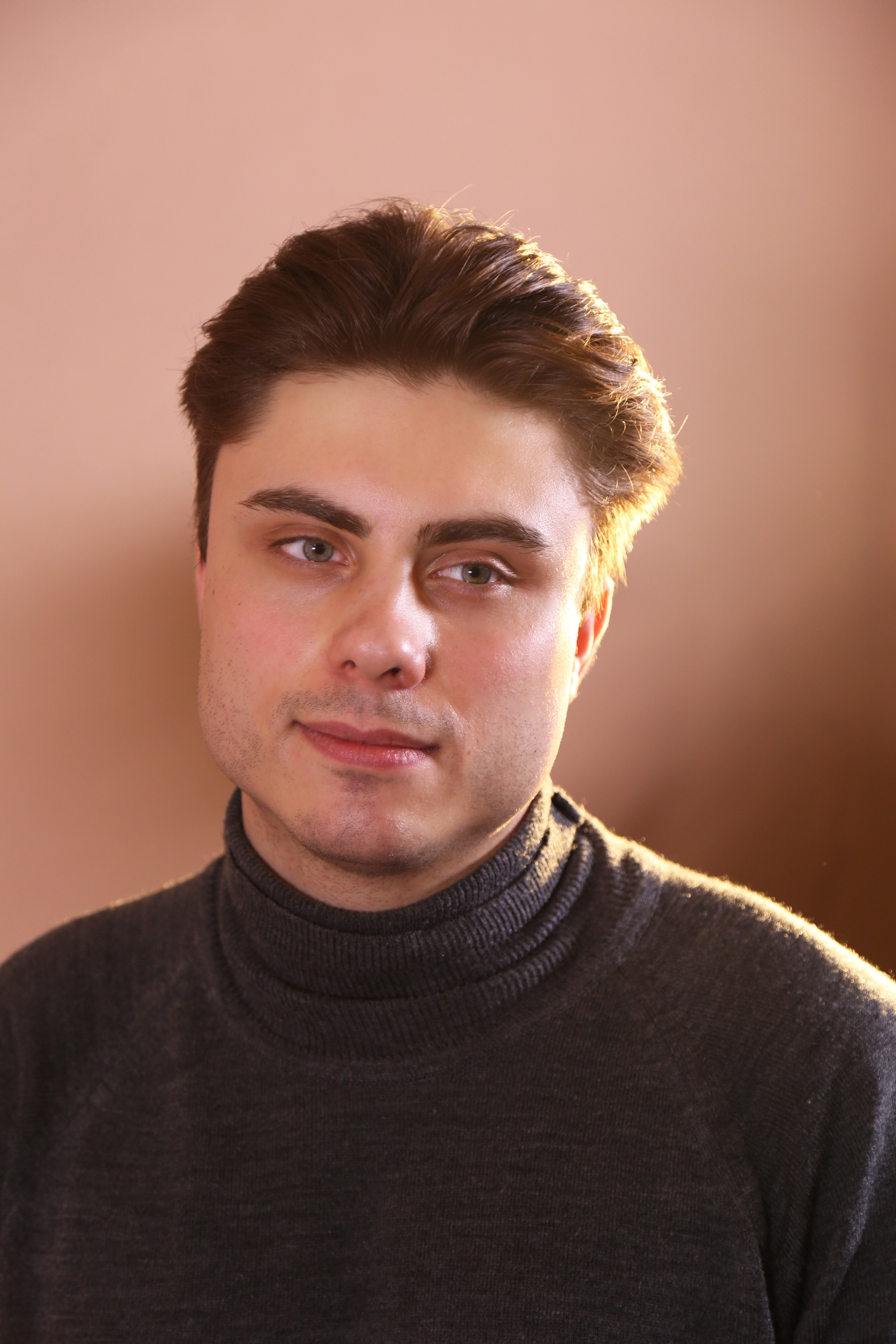 Профессиональная мужская фотосессия в студии