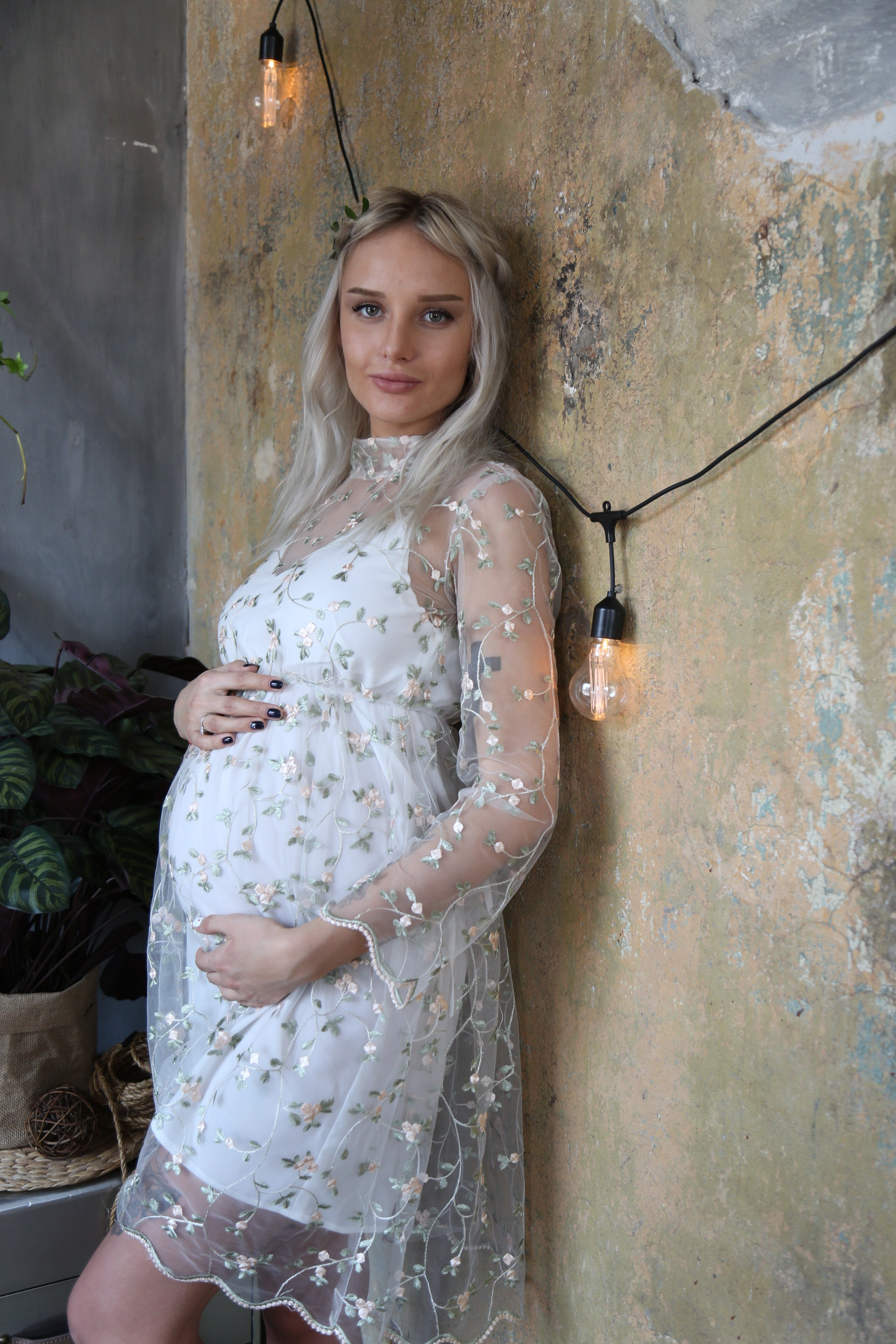 Фотосессия беременных в студии Москвы с мужем у фотографа беременности. Фотосессия в студии в Москве от профессионального фотографа услуги по доступным ценам