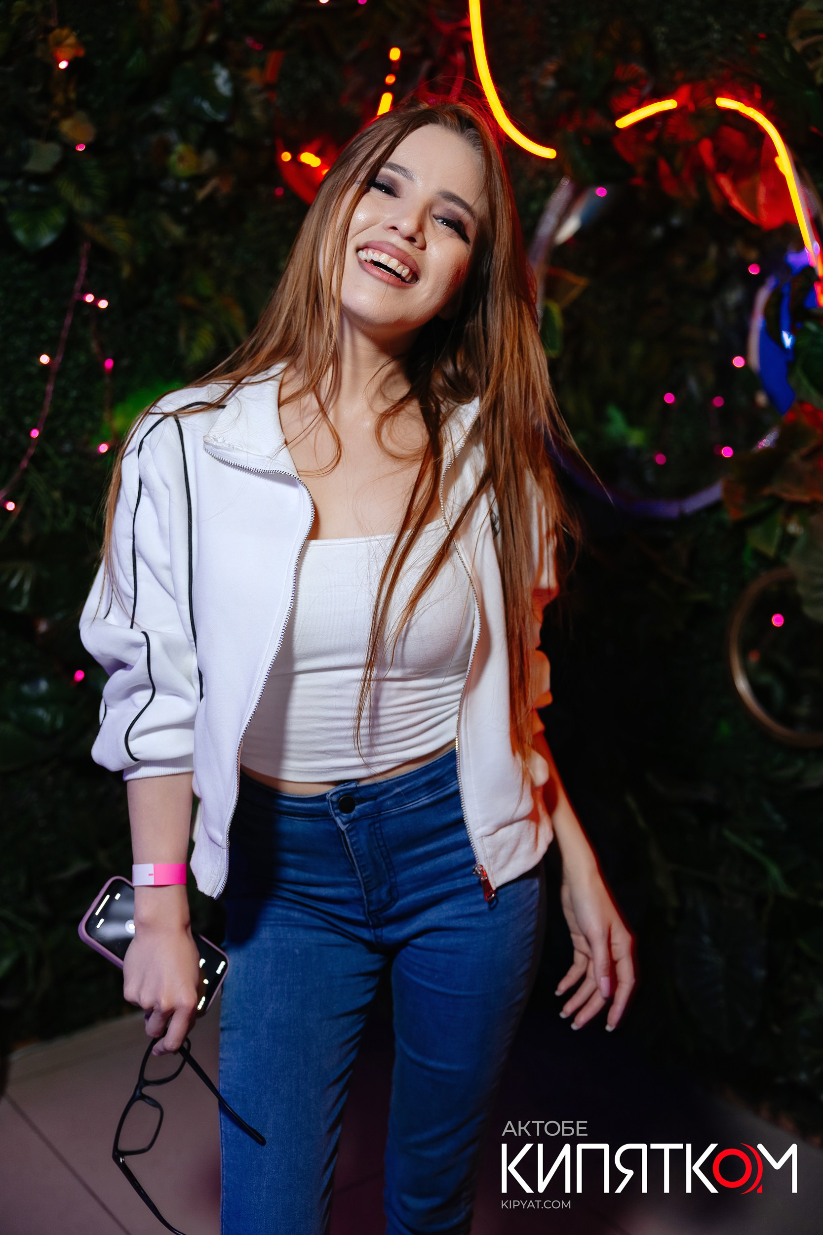 X.O. (NIGHT BAR). Актобе Кипятком