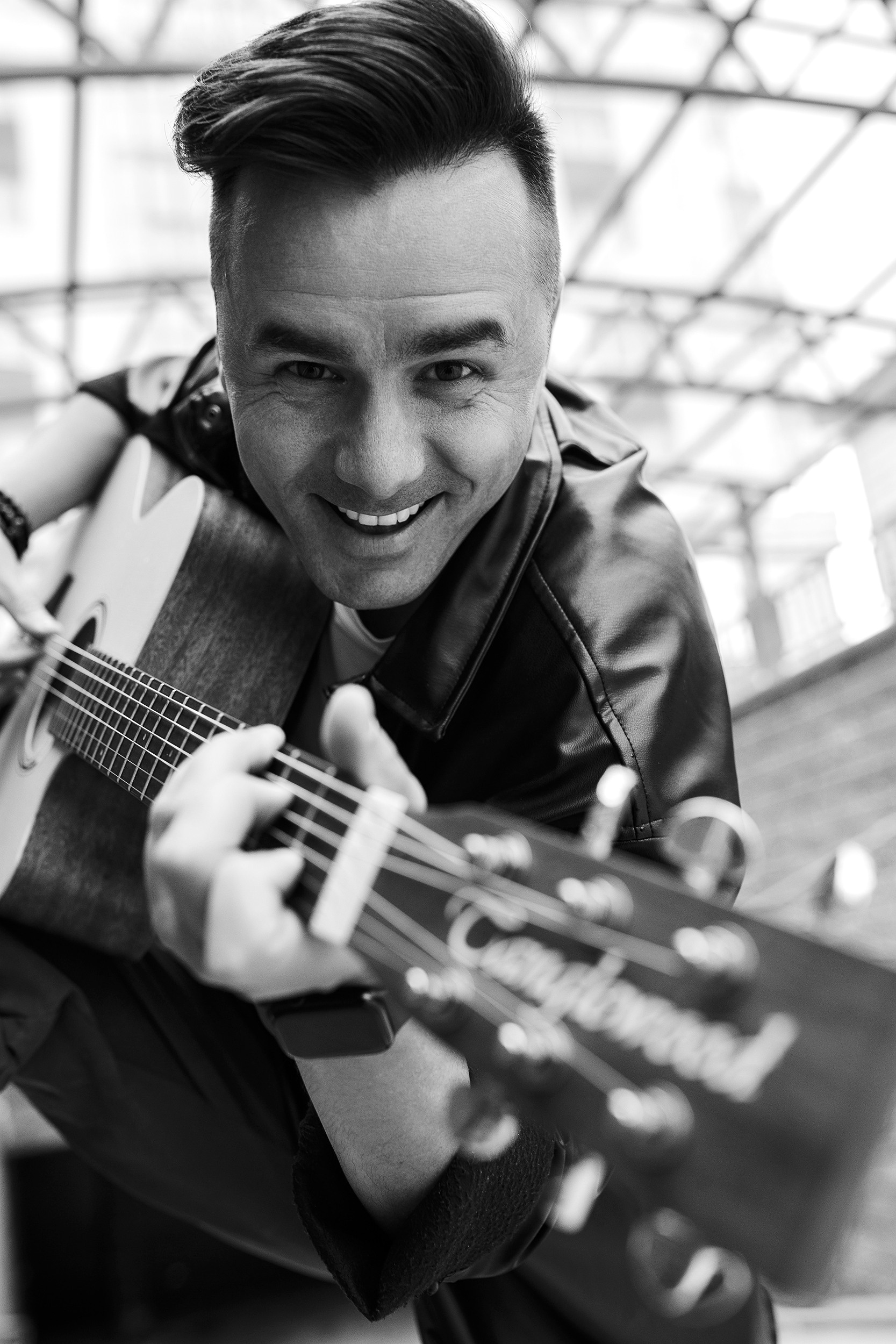 Как Олег с гитарой по городу гулял. Фотограф  Уфа, Москва, Казань, Питер Ильдар Кудабаев