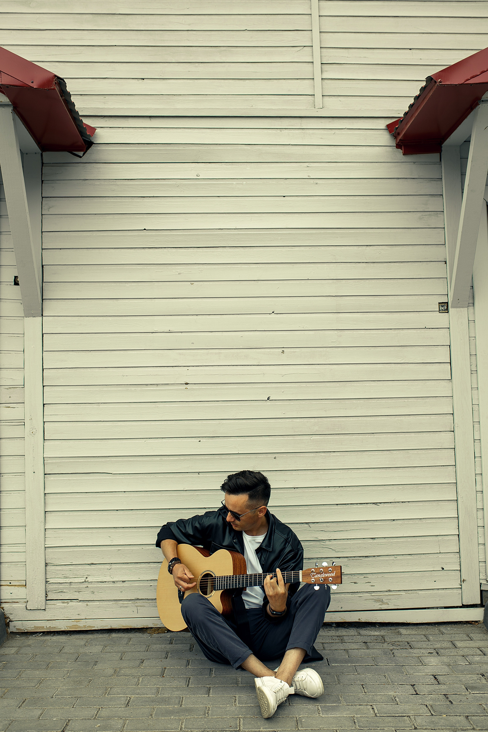 Как Олег с гитарой по городу гулял. Фотограф  Уфа, Москва, Казань, Питер Ильдар Кудабаев