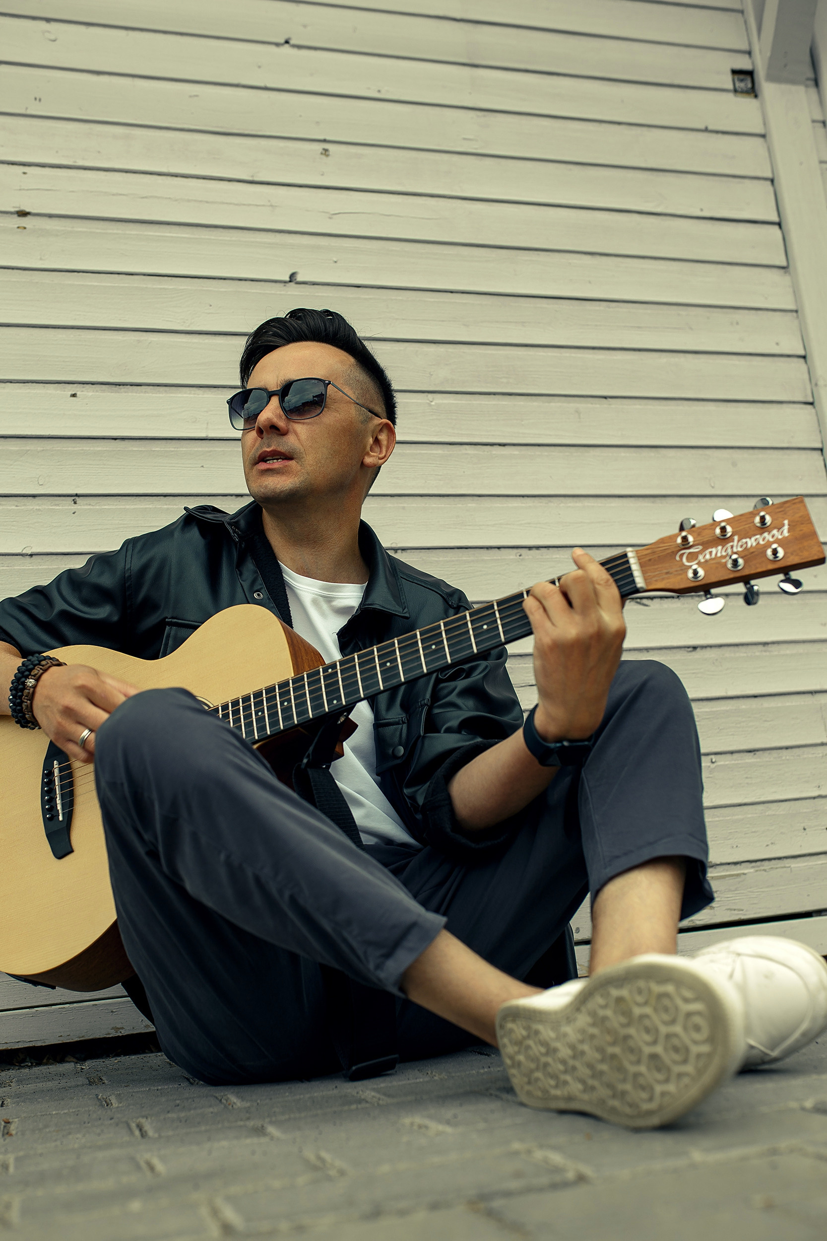 Как Олег с гитарой по городу гулял. Фотограф  Уфа, Москва, Казань, Питер Ильдар Кудабаев