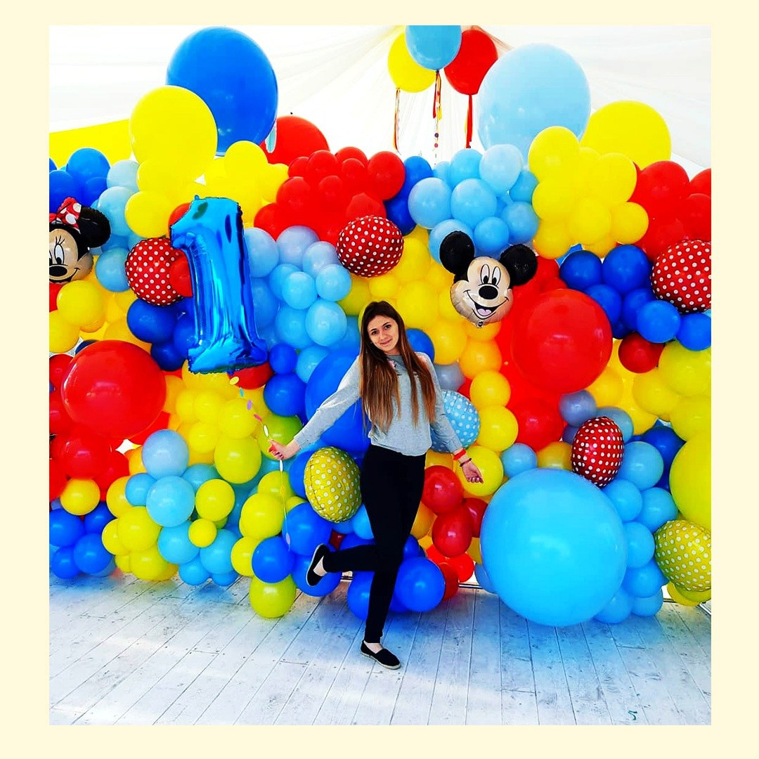 Стена-панно из разнокалиберных воздушных шаров. Студия праздничного декора