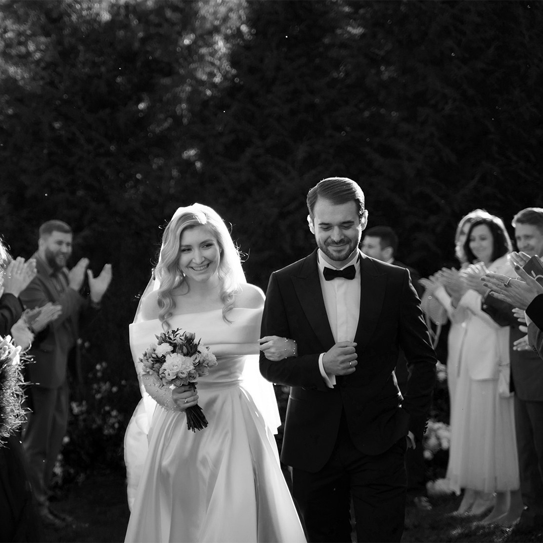 фотографии выездной регистрации на природе фотограф на свадьбу в Москве, свадебный фотограф Москва, выбрать фотографа 2026, услуги фотографа Москва, свадебная фотосъёмка Москва