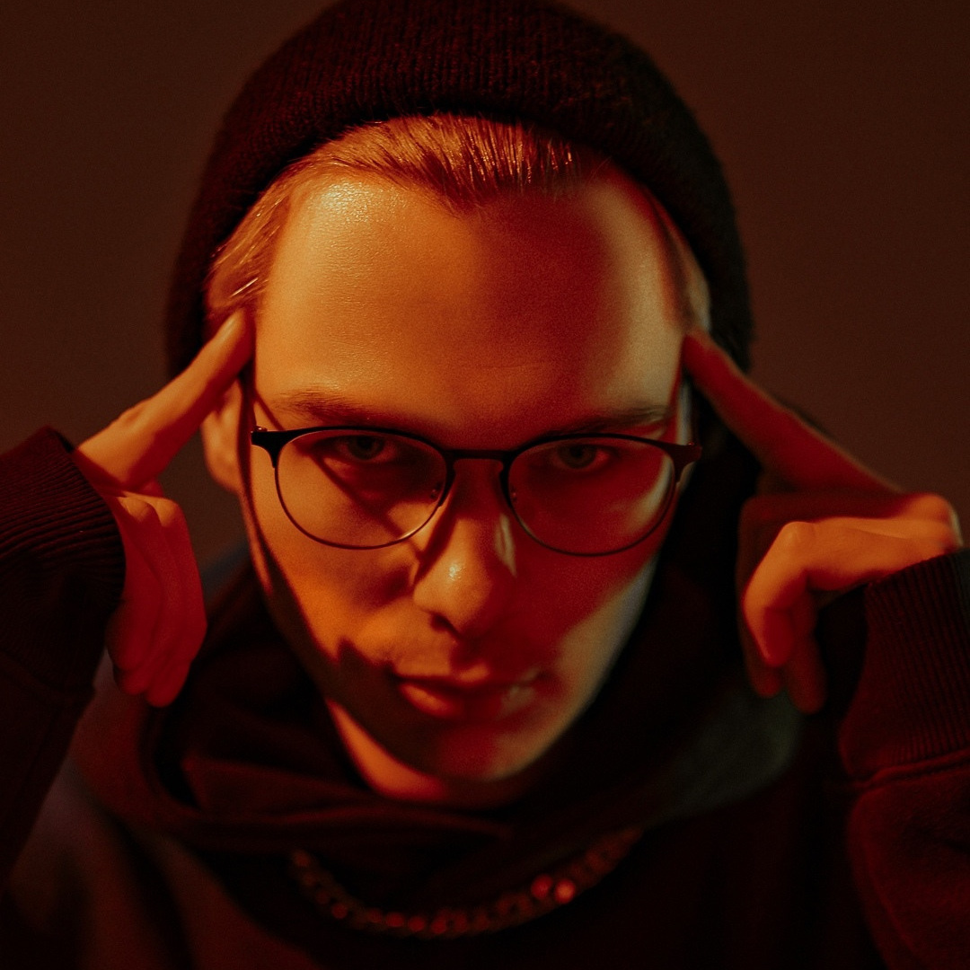 Контакты. Фотограф Лосев Артём