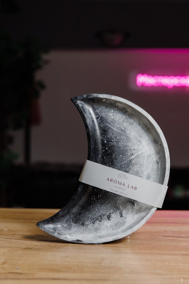 Подставка из гипса «Луна»