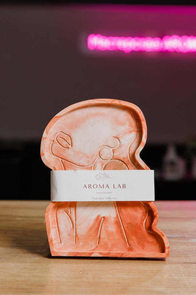 Подставка  из гипса «Девушка»