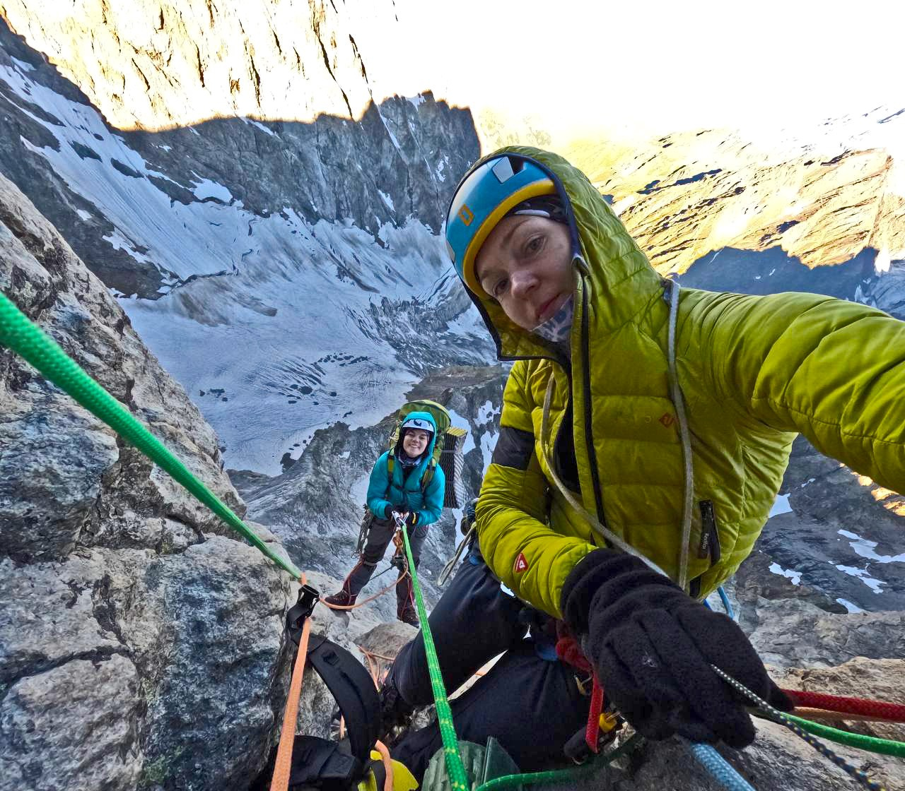 ЮЗ стена вершины Ушба Южная, маршрут Мышляева 6А (1). Премия Стальной Ангел