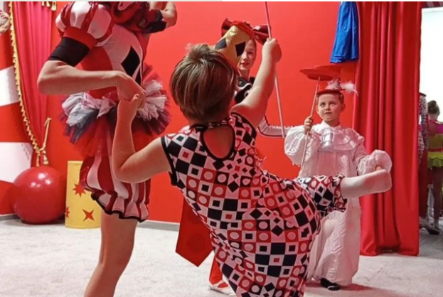 Синдром кабуки Кабуки Миндалевидные глаза Готическое небо Фетальные подушечки пальцев Редкий генетический синдром Родители детей Кабуки Организация Кабуки Объединение Кабуки Необычный разрез глаз Вывернутые нижние веки у детей-Множественные пороки развития-Задержка развития- Задержка речи-Врожденный иммунодефицит -Первичный иммунодефицит-Низкий рост-Рвота через нос у грудничков-Гнусавость голоса-Расщелина неба-Расщелина губы-Отсутствие зачатков постоянных зубов :Большие уши Необычные уши Торчащие уши Чат Кабуки Маленькая верхняя челюсть Кабуки Москва:-Дисплазия соединительной ткани -Вывих  тазобедренных суставов -Вывих надколенника Кабуки Москва:- Частые отиты- Тугоухость