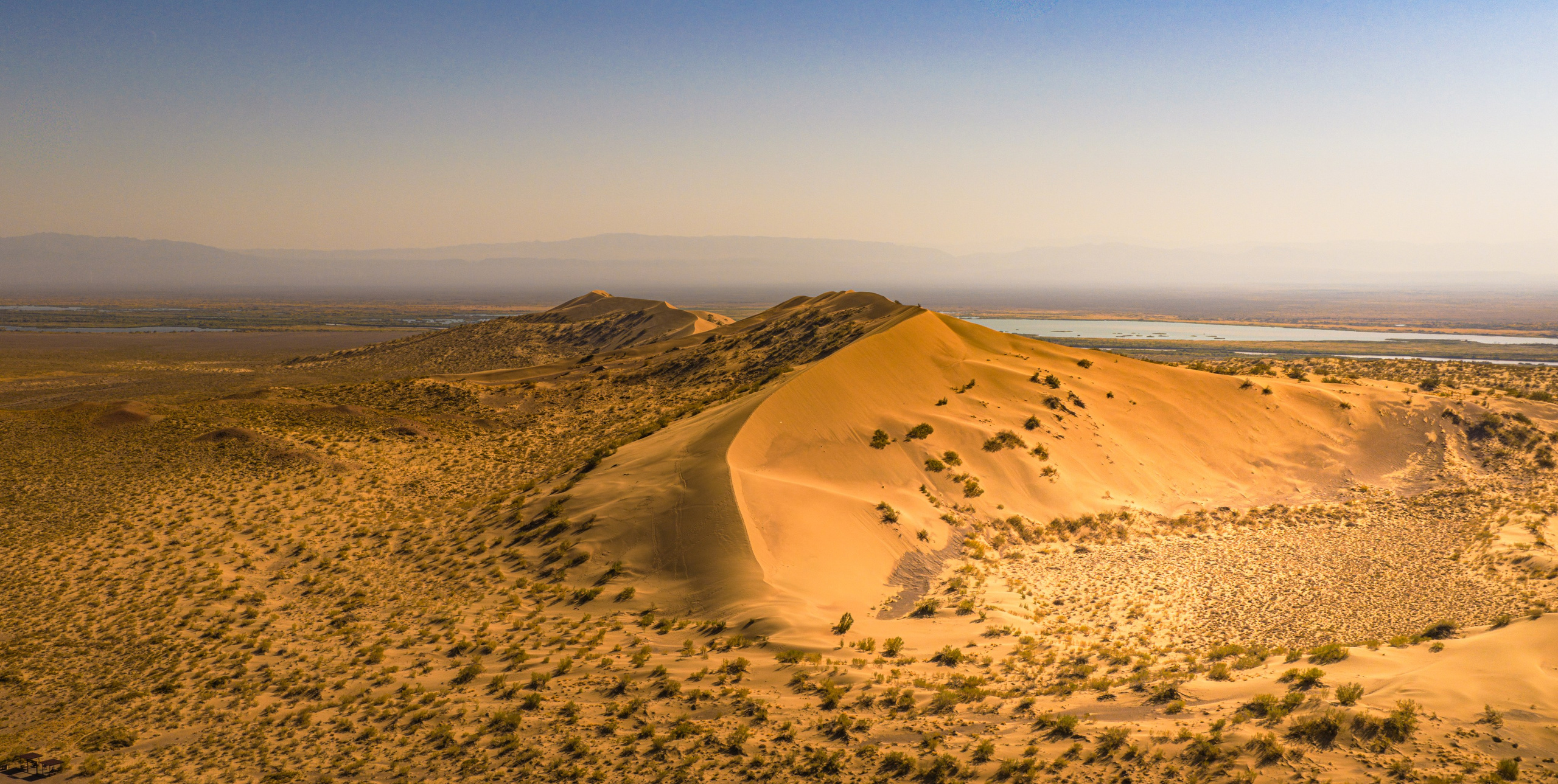 SKYLINE ART SPACE. Картины о красоте, культурных ценностях и традициях Казахстана