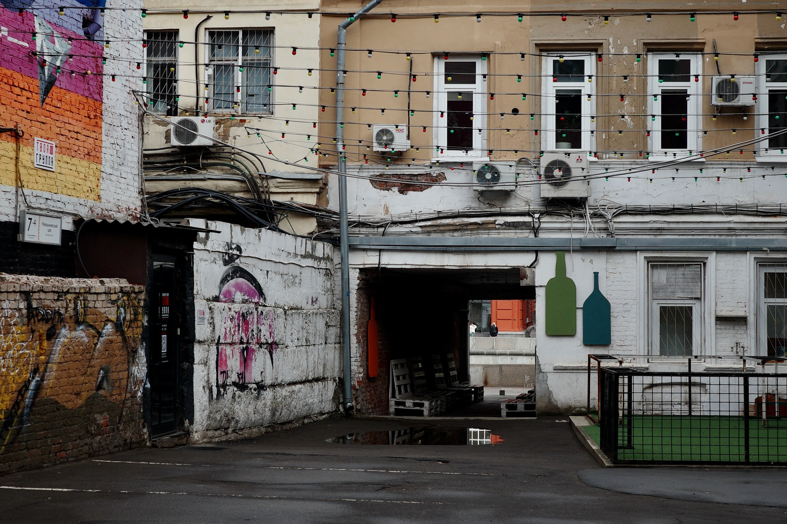 Красный Октябрь: от шоколадной фабрики до популярного арт-пространства, уличного искусства и киберпанка. Проект «Фотокладовка»: блог уличной фотографии в формате street photo